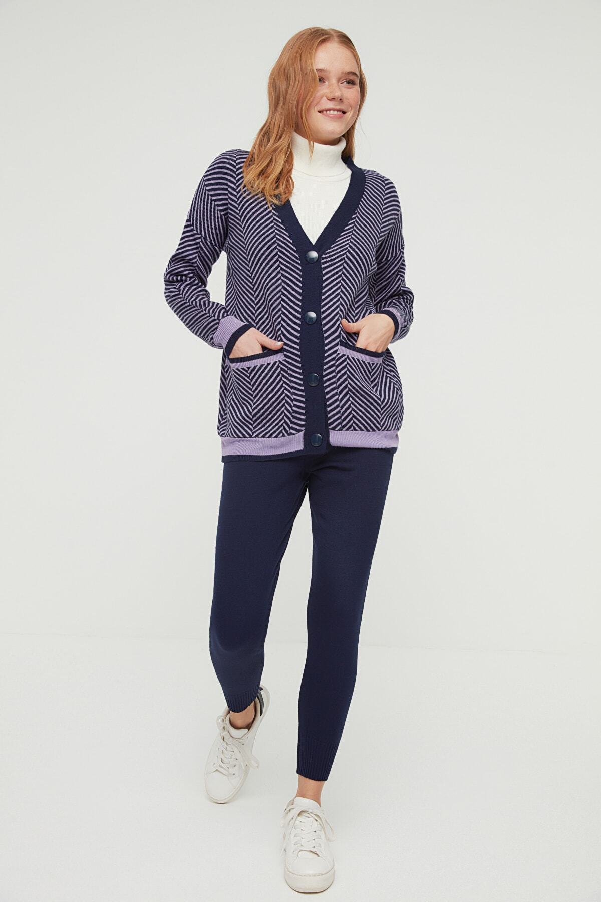 TRENDYOLMİLLA Lacivert Jakarlı Oversize Hırka-Pantolon Triko Alt-Üst Takım TWOAW22AU0343