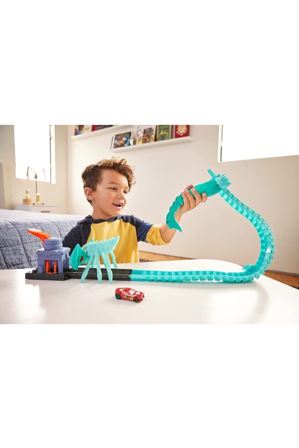 HOT WHEELS Şehirde Yaratık Akrep Saldırısı Track Set Araç Set