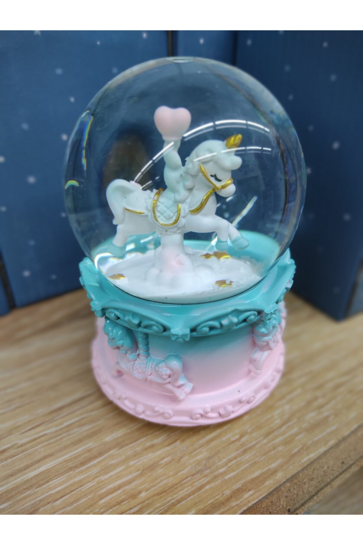 CRYSTAL Orta Boy Işıklı Unicorn Figürlü Kar Küresi