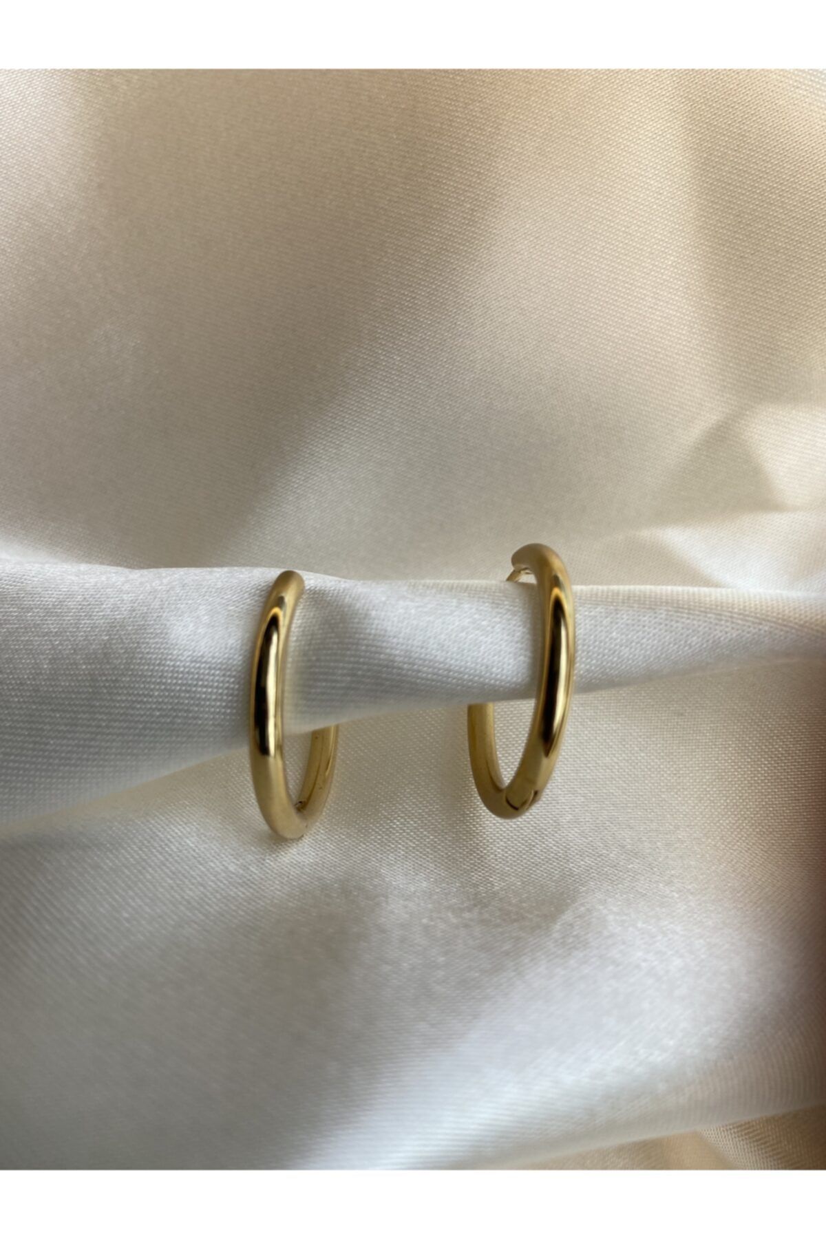 TAROVİNE JEWELRY Ince Halka Büyük Boy Gold Altın Kaplama Küpe