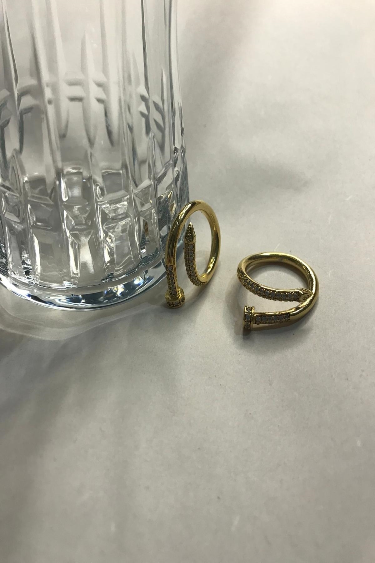 Napili Store Taşlı Çivi Yüzük