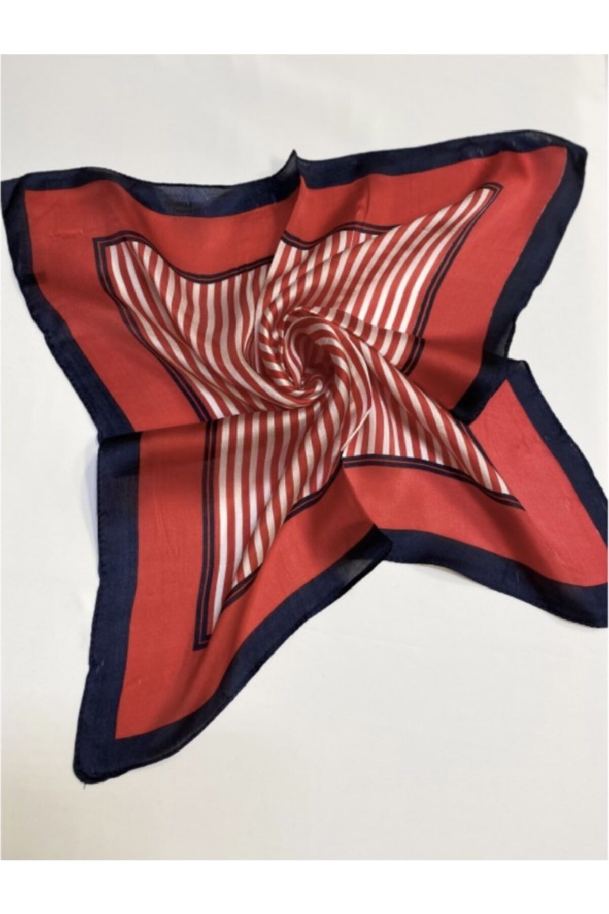 Soyluİpek Çizgili Desenli Ipek Bandana Mendil Fular