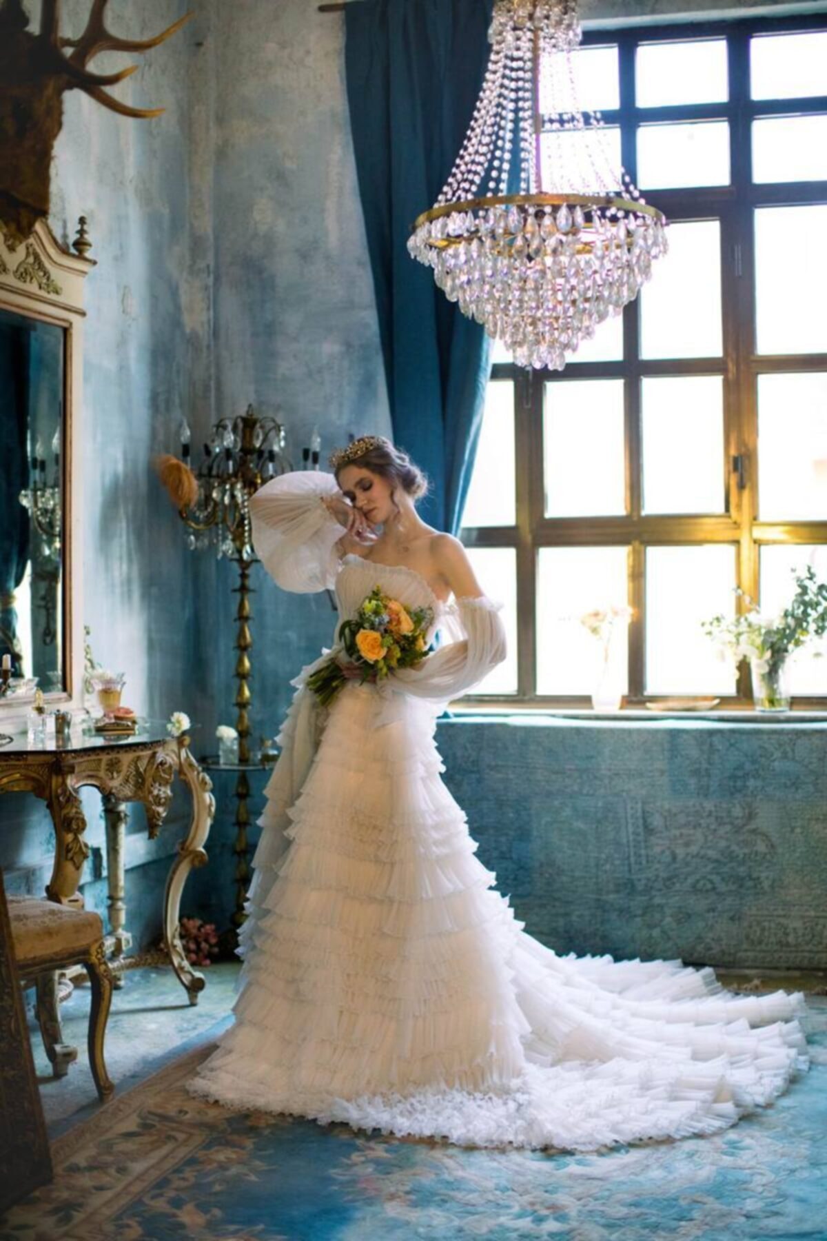 Mediha Cambaz Bridal Layla Balon Kollu Transparan Detaylı Fırfırlı Pliseli Gelinlik Modeli