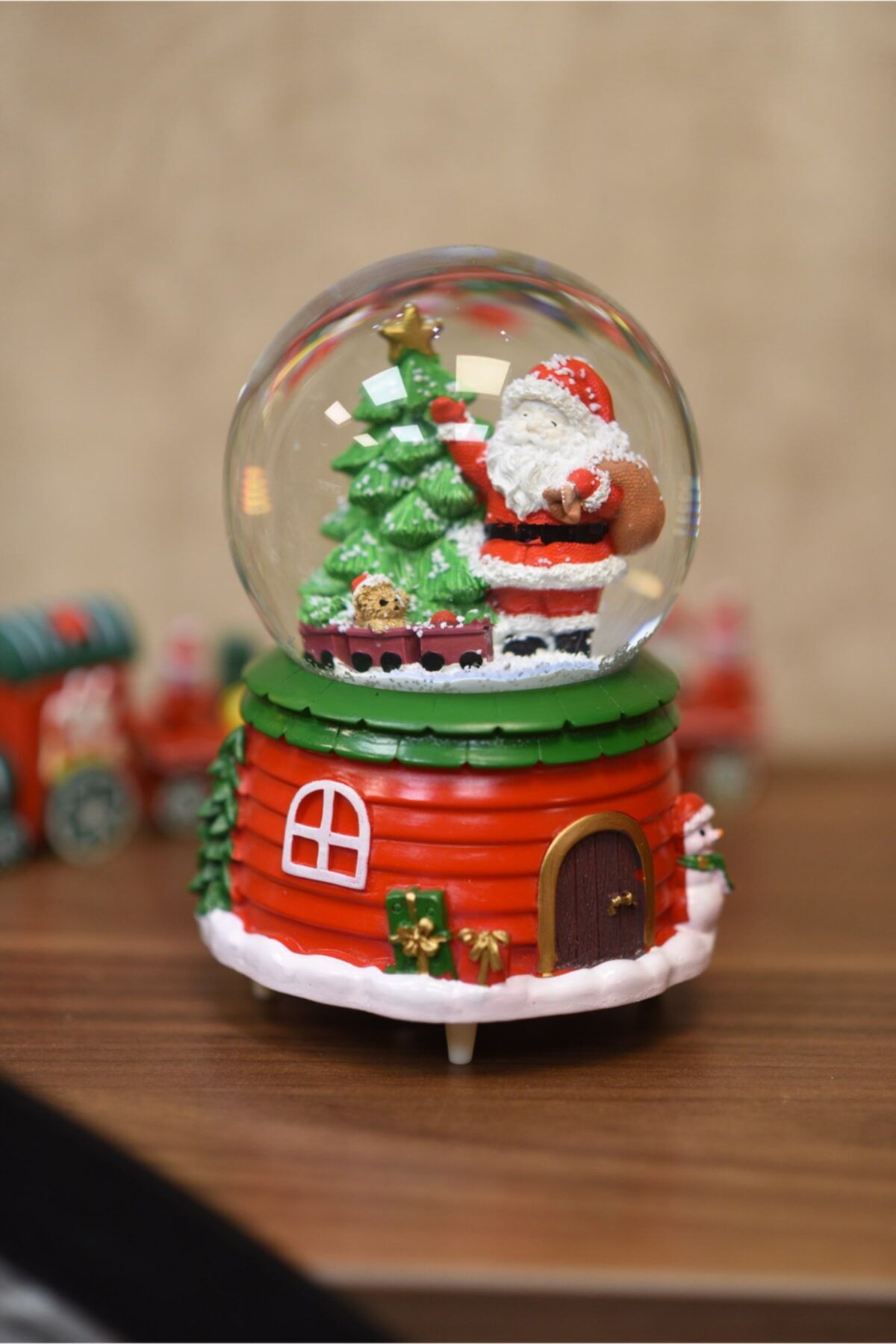 studyosercan2 Yeni Yıl Yılbaşı Büyük Boy Kar Taneli Kurmalı Müzikli Kar Küresi Merry Christmas Yeşil Çam Noell