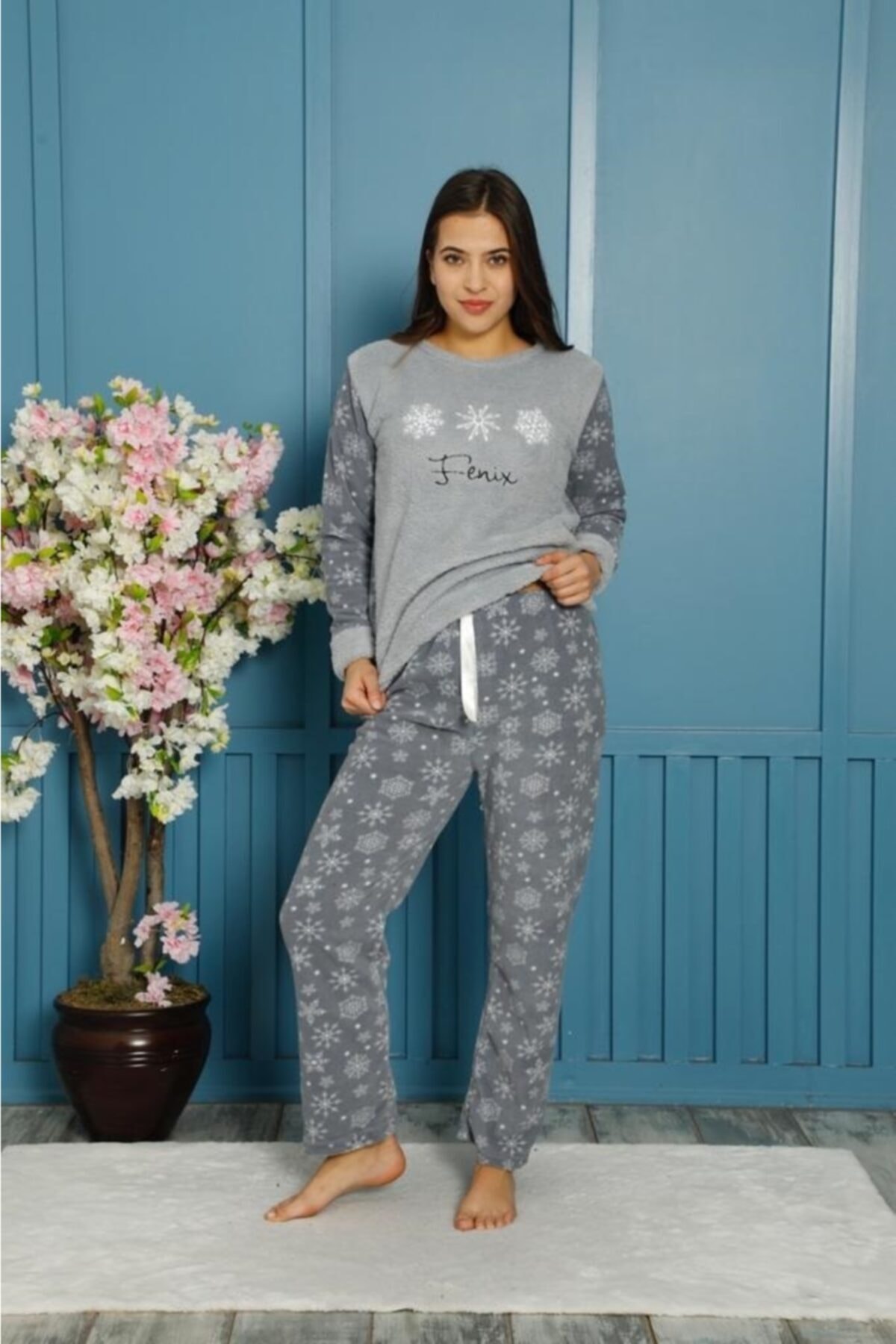 Temporium Kadın Gri Kartanesi Işlemeli Desenli Peluş Polar Pijama Takımı