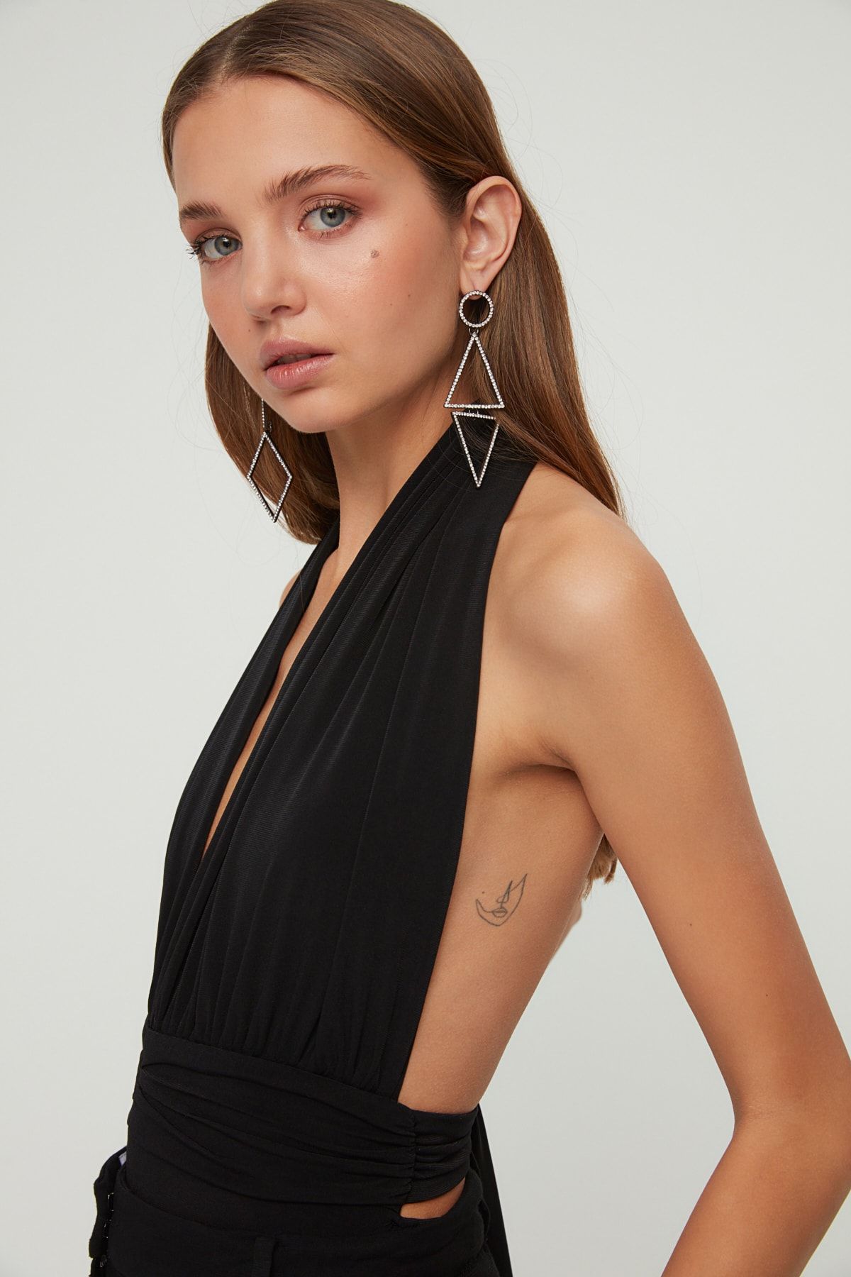 TRENDYOLMİLLA Siyah Büzgülü Body TPRSS21BD0126
