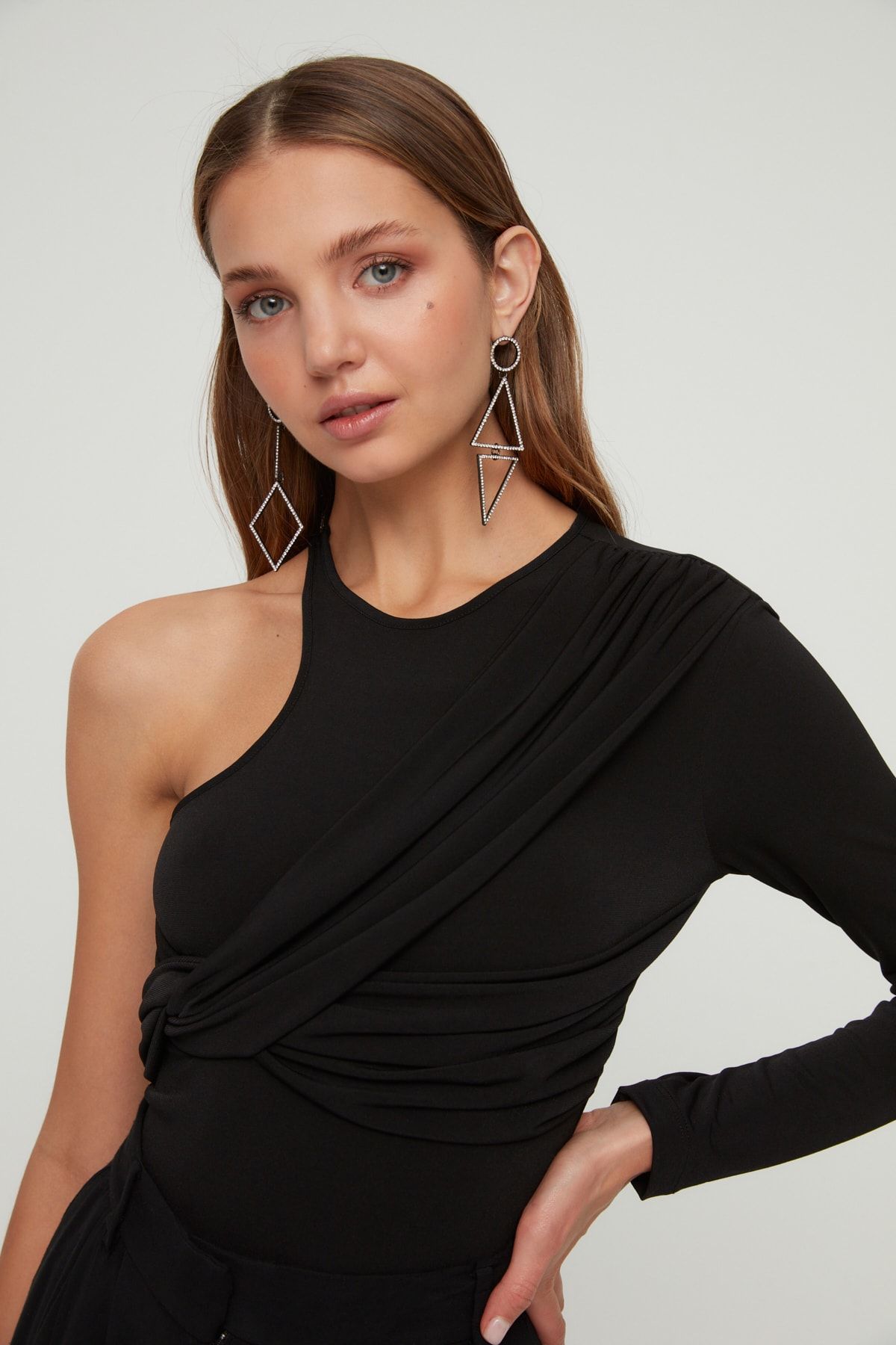 TRENDYOLMİLLA Siyah Yaka Detaylı Örme Body TPRSS22BD0008