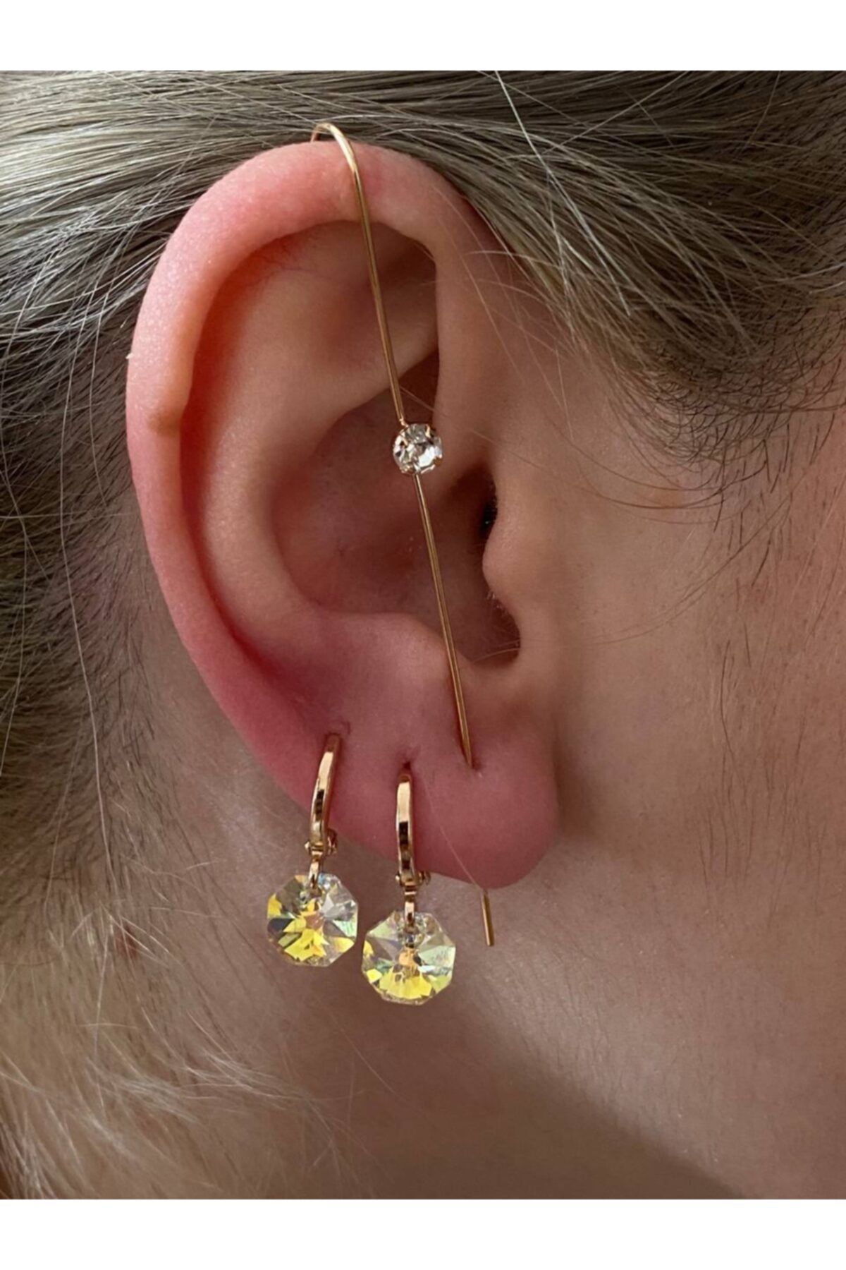 Esmeray Aksesuar Vip Çelik Gold Renk Swarovski Taş Sallantılı Antialerjik Halka Küpe Genişlik 1 Cm. Uzunluk 2 Cm.