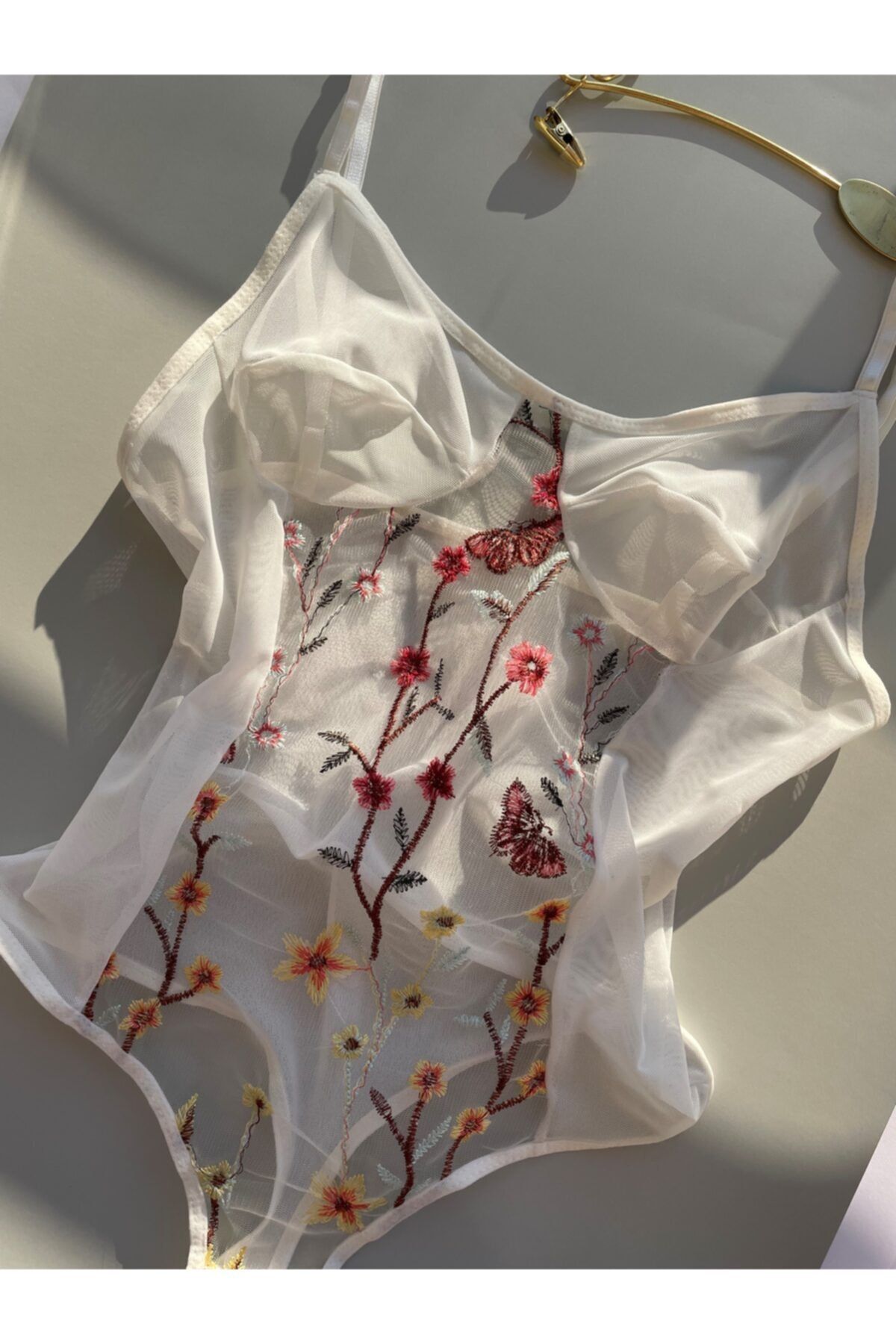 Feruzdesign Ekru Çiçek Işlemeli Çıtçıtlı Body