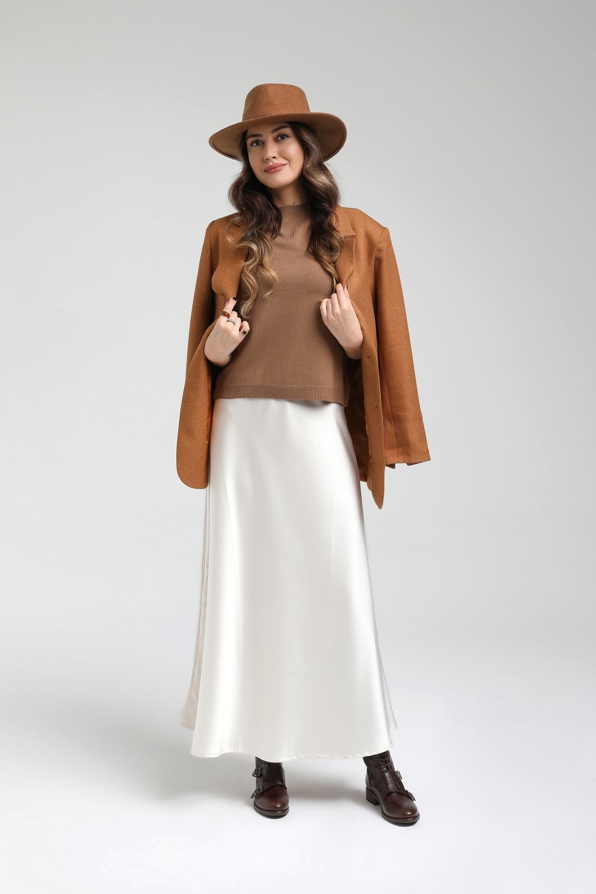 GILEA COLLECTION Ekru Saten Etek