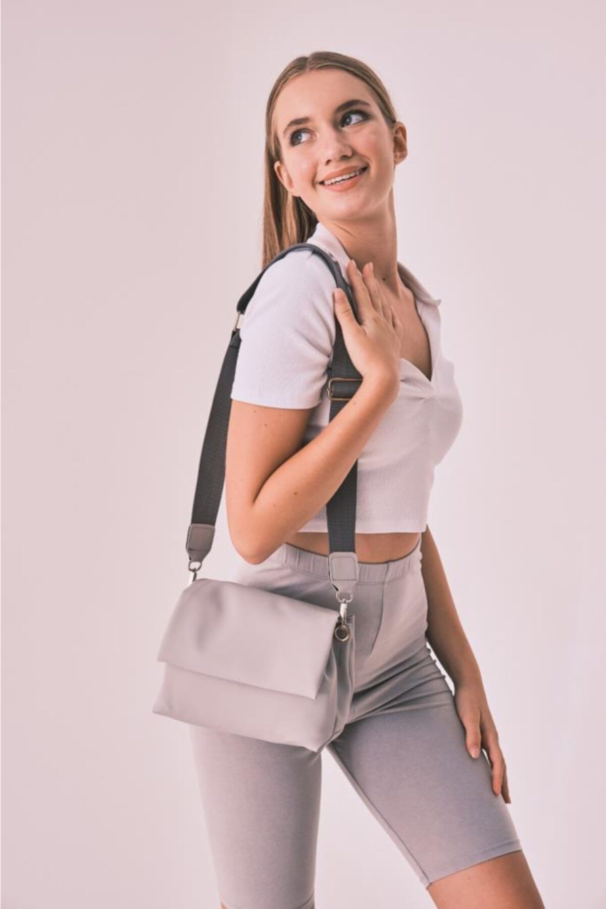 Shule Bags Kadın Saten Kumaş Kapaklı Çapraz Çanta Jozef Gri
