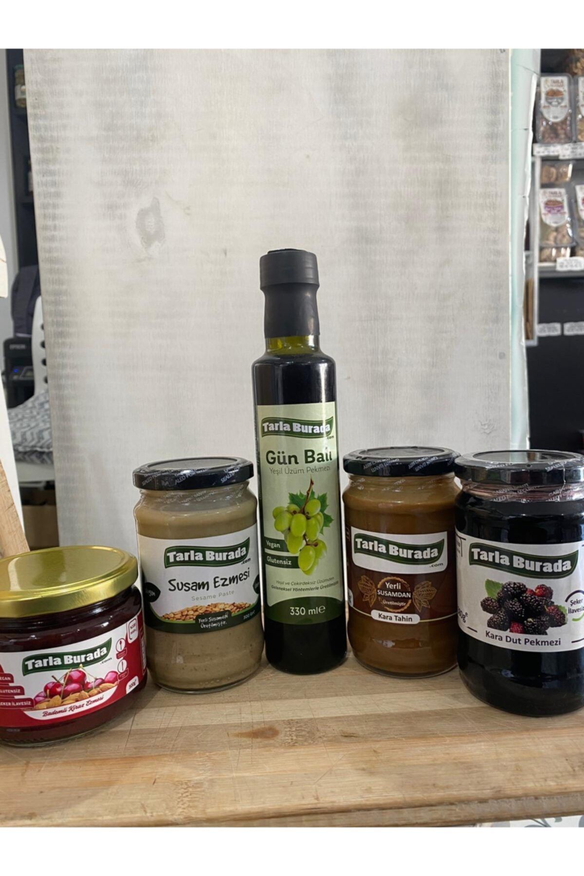 Tarla Burada Gün Balı Üzüm330 Gr Susam Ezmesi 300gr Kara Tahin 300gr Bademli Kiraz Ezmesi 300gr Kara Dut Pek