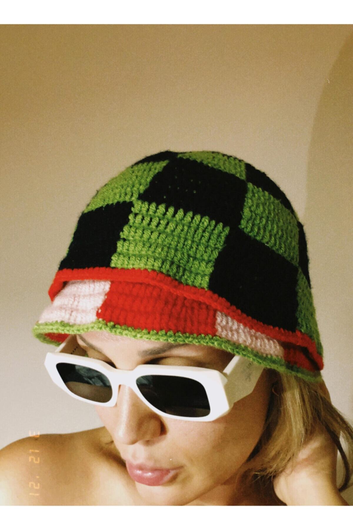 Kity Boof Green Checkered Crochets Şapka
