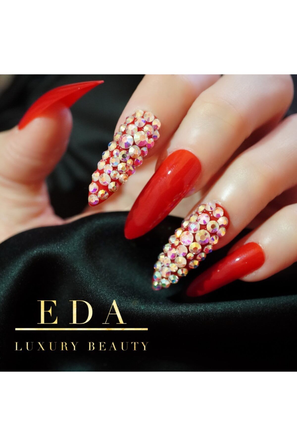 EDA LUXURY BEAUTY Kırmızı Takma Tırnak Lüks Parlak Kristal Taşlı Desenli Extra Uzun Sivri Uçlu Stiletto Nail Art Set