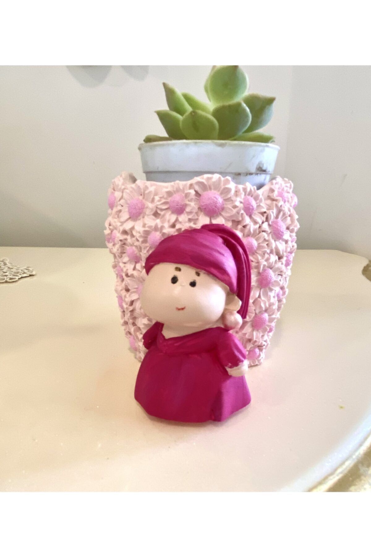 Beyza Tasarım Pembe Inci Küpeli Kadın Saksı ( Bitkisiz ) %100 Beton Özel Koleksiyon