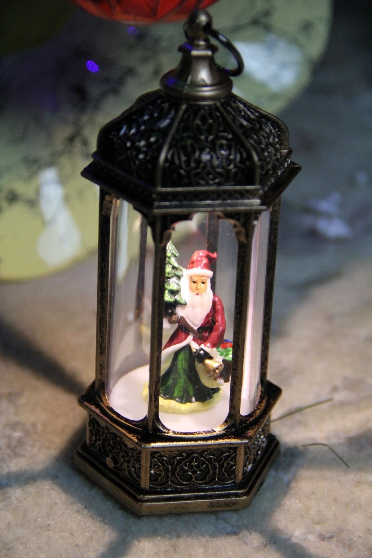 Doremcy Dekoratif El Feneri Noel Baba Ağacı Temalı Kar Küresi
