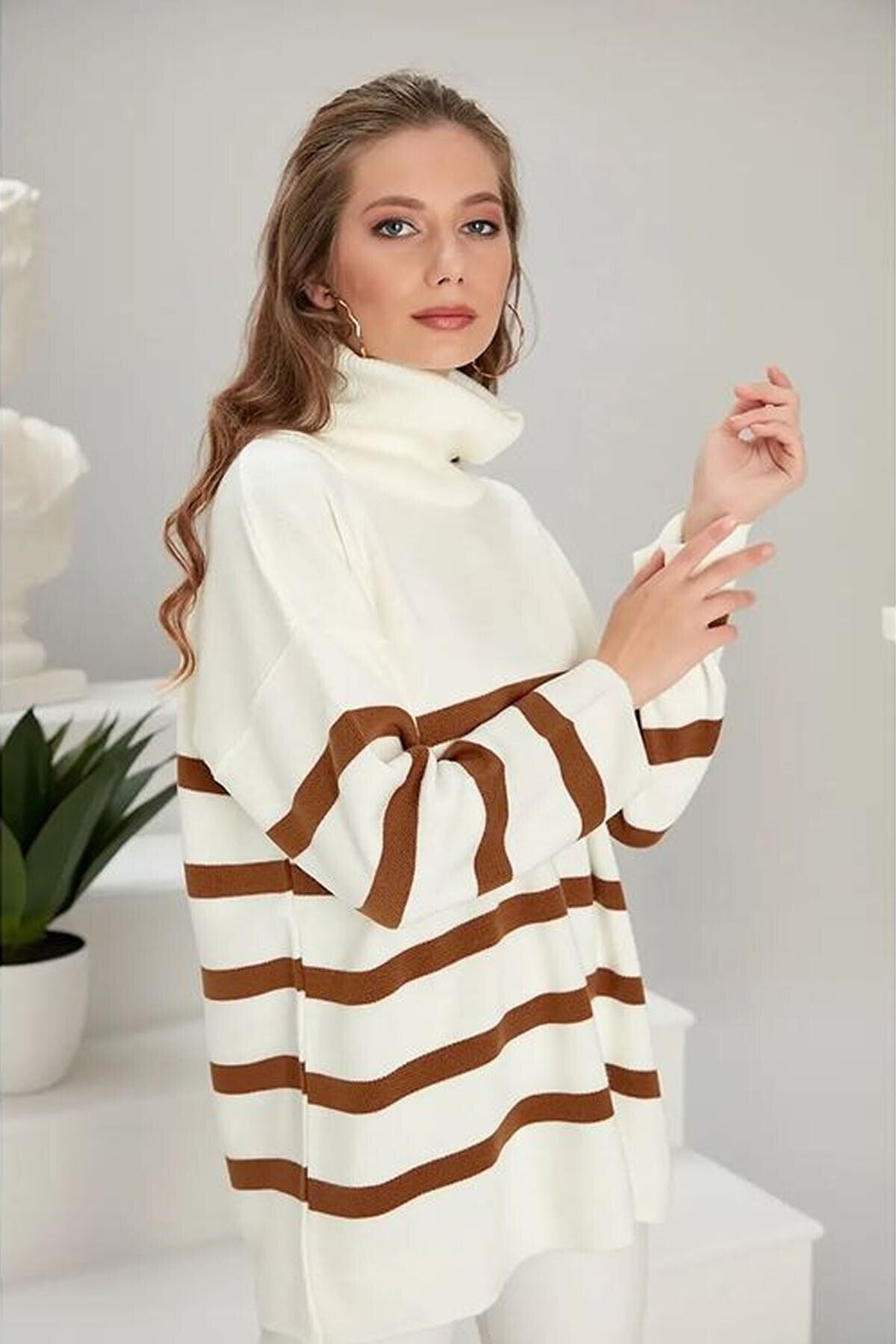 Alışveriş Sokağı Balıkçı Yaka Oversize Çizgili Ekru Renk Triko Tunik