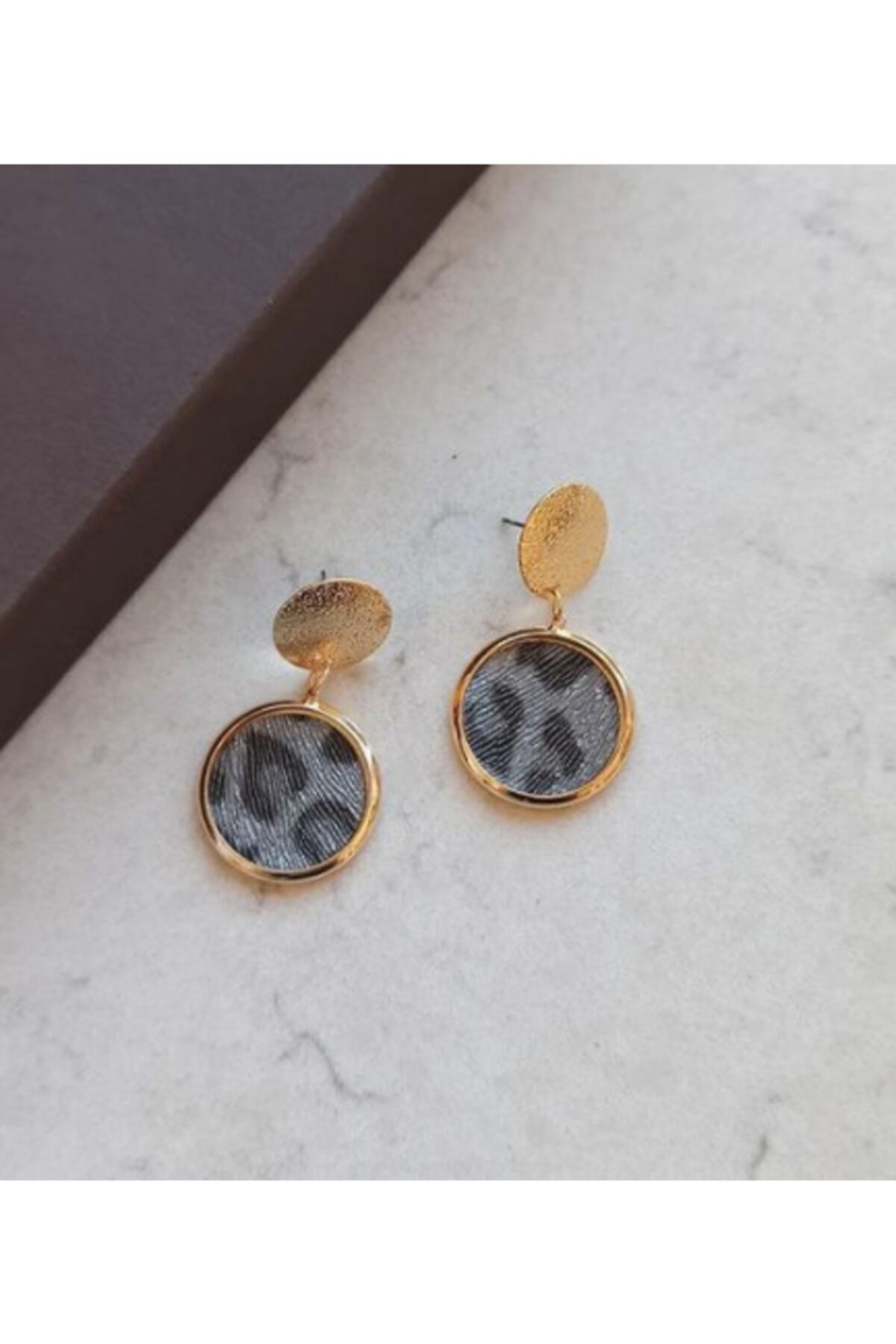 Eylül aksesuar Gold Gri Leopar Model Küpe