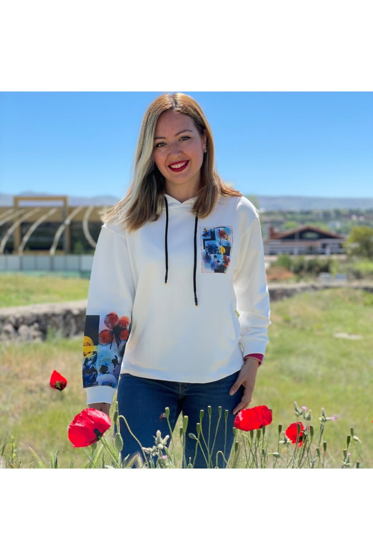 Funkshion by Ekin Sarı Kadın Ekru Space Flower Baskılı Özel Tasarım Limited Edition Kapşonlu Sweatshirt