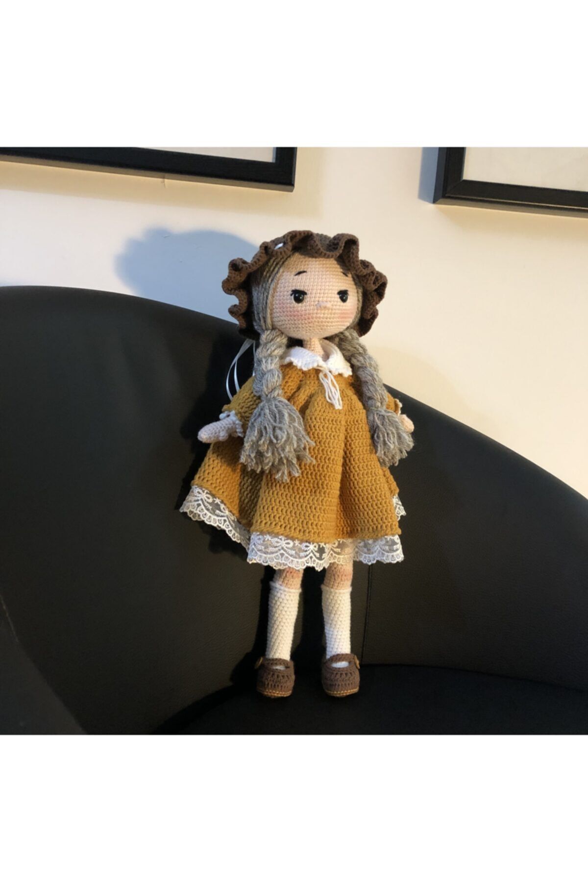 Kare Art Amigurumi Bebek. Ölçüleri: 42x23x12 Cm. Hediyelik Örgü Oyuncak. %100 El Üretimi. Yerli Üretim.