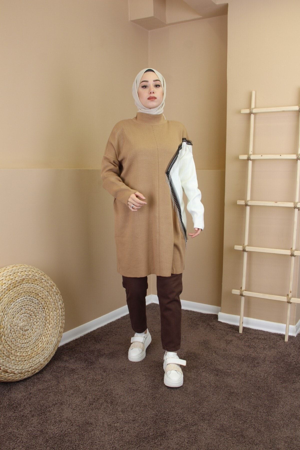 Esvet Renk Geçişli Püskül Detaylı Tesettür Kazak