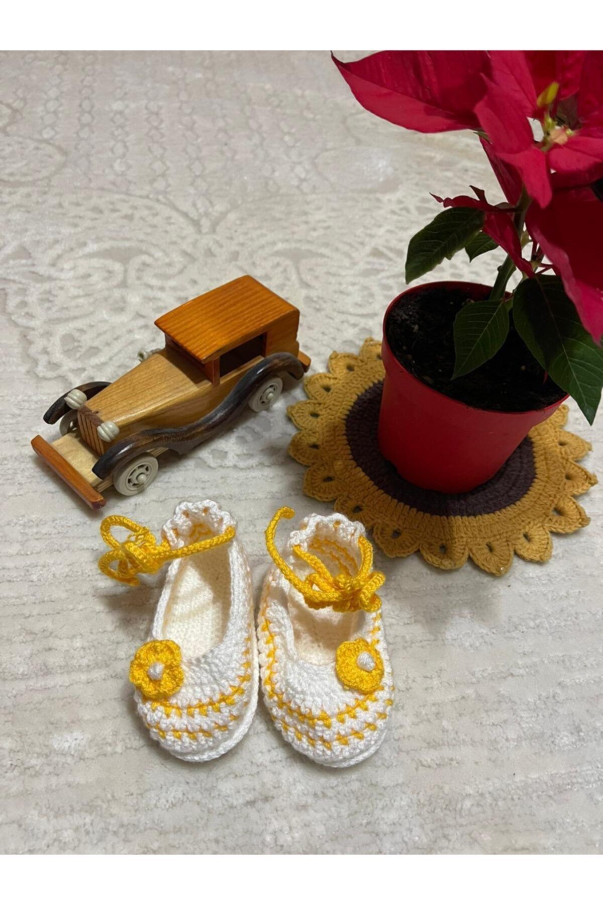 MAHİDE ÖRGÜ DÜNYASI Özel Tasarım El Örgüsü Çocuk Sarı & Beyaz Çiçek Desenli Ev Botu & Patik
