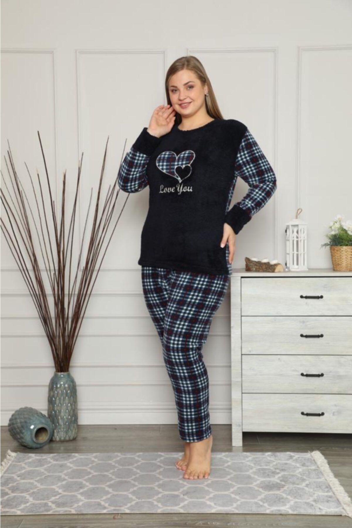 Pijamanya Kadın Lacivert Büyük Kalp Işlemeli Kareli Desenli Kışlık Peluş Polar Pijama Takımı
