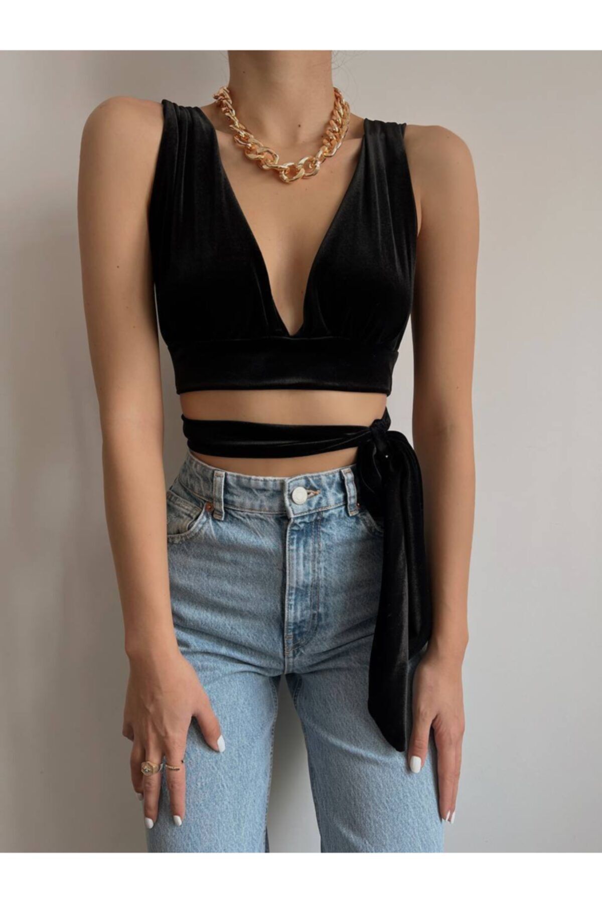 AB LOOKS Kadın Siyah Belden Ve Boyundan Bağlamalı Sırt Dekolteli Likralı Esnek Kadife Büstiyer Crop