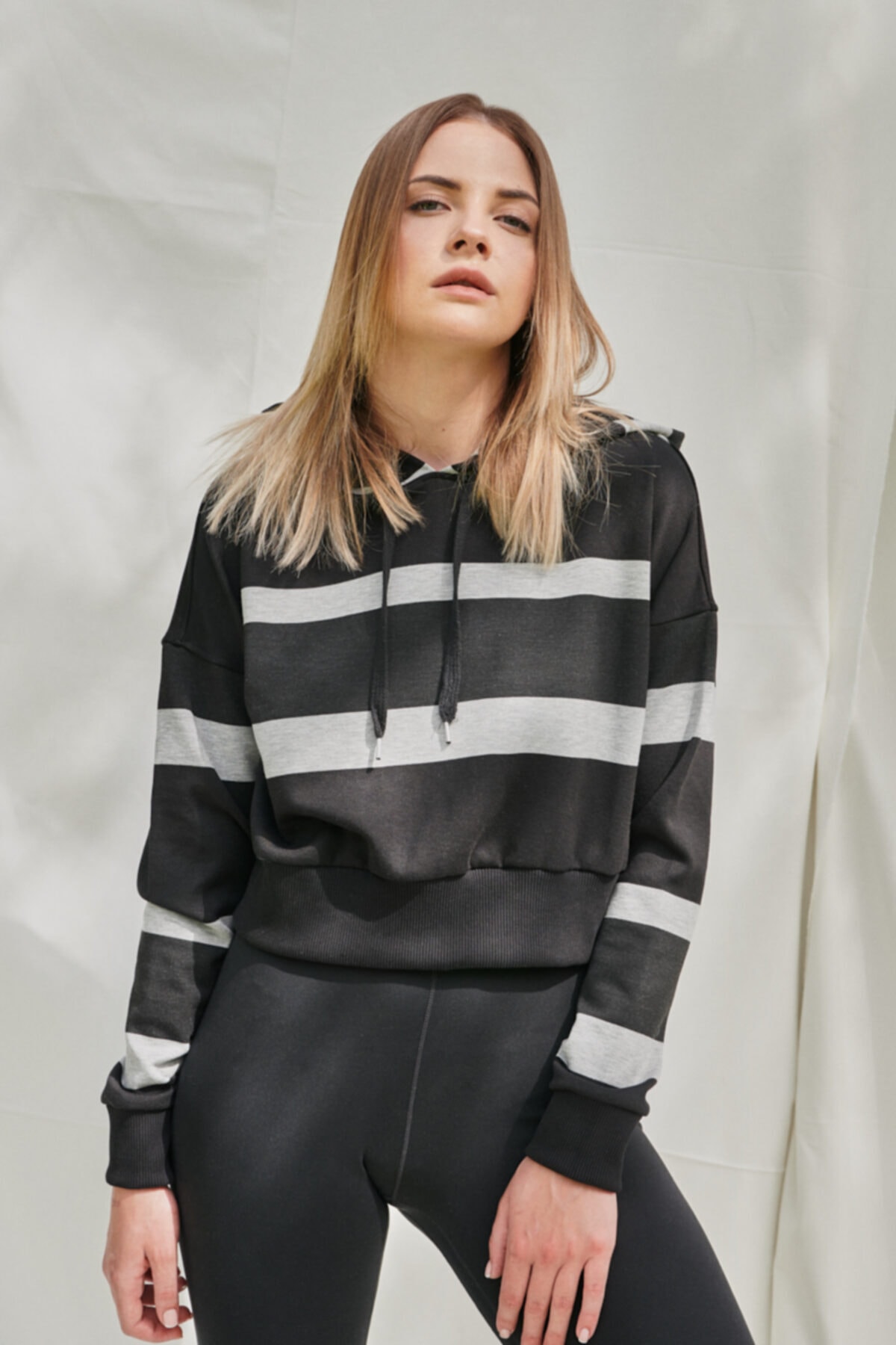 MYDA Çizgili Crop Kapüşonlu Sweatshirt