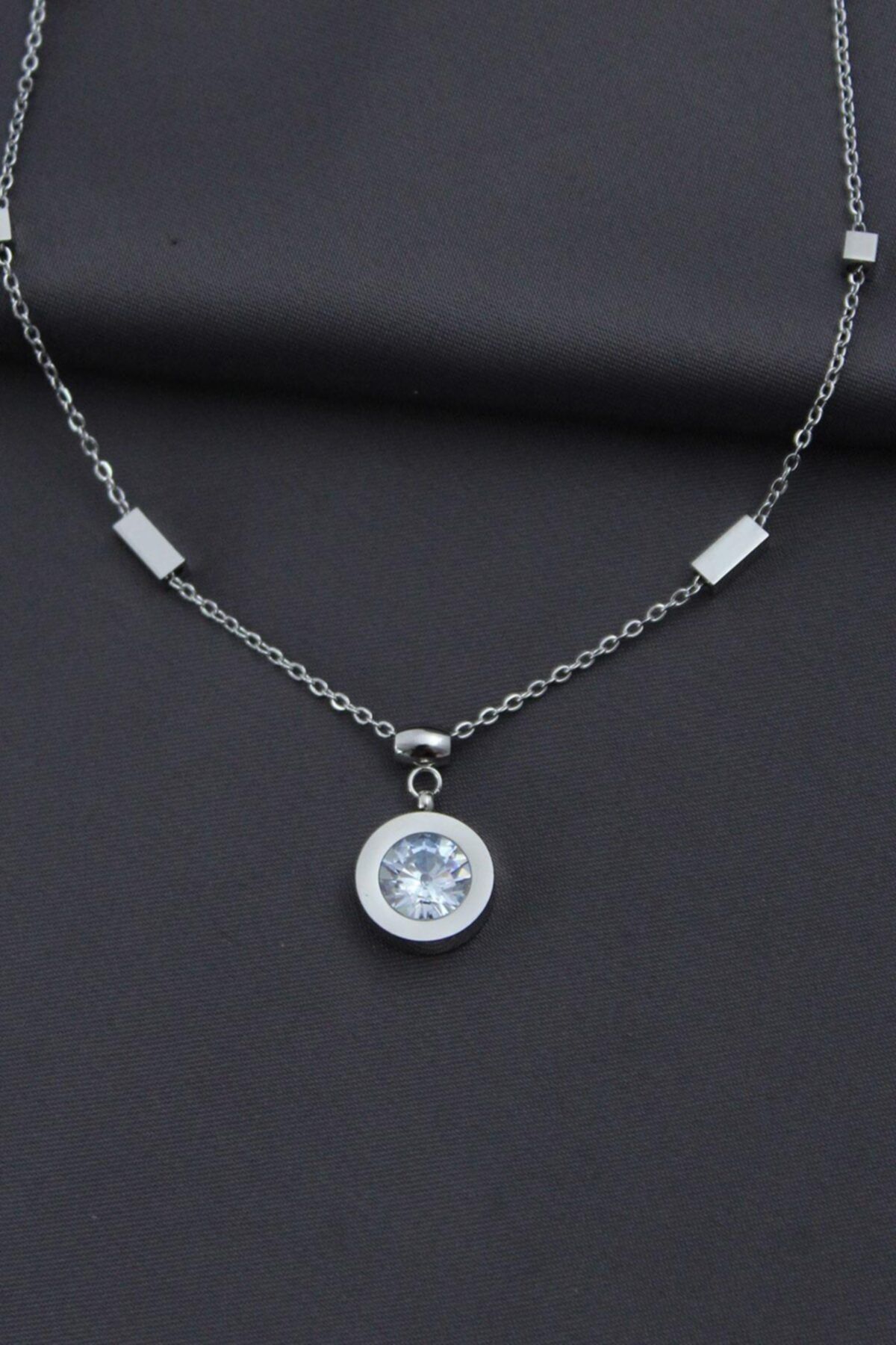 EteganCollection Çelik Silver Renk Kristal Taşlı Oval Tasarımlı Kadın Kolye