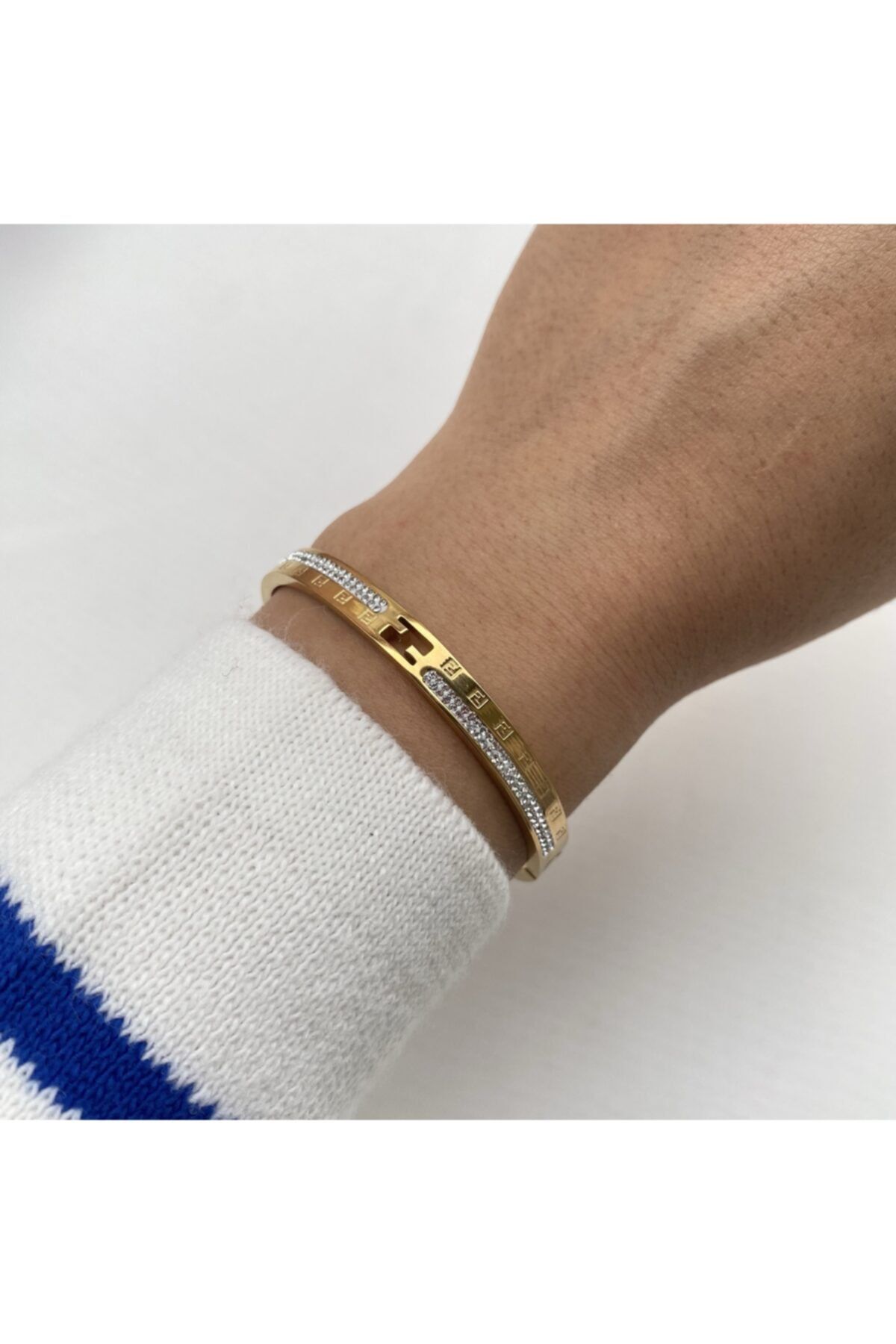 Alaçatı Accesories Çelik Gold Renk Versace Detay Taşlı Kelepçe Steel Steels 316l Bileklik
