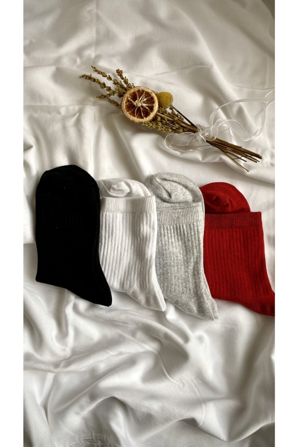 Ezgi Koçyiğit Unisex 4'lü Kutulu, Parfümlü, Renkli Kolej Çorap
