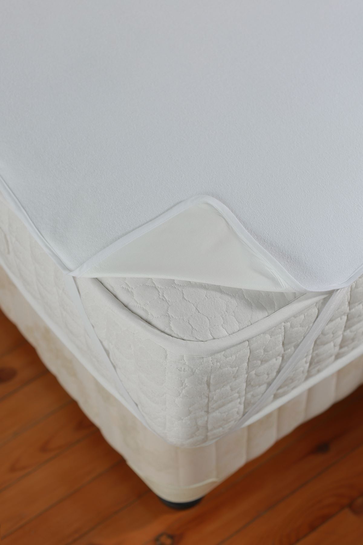 Layka Home Micro Sıvı Geçirmez Elastik Bantlı Alez