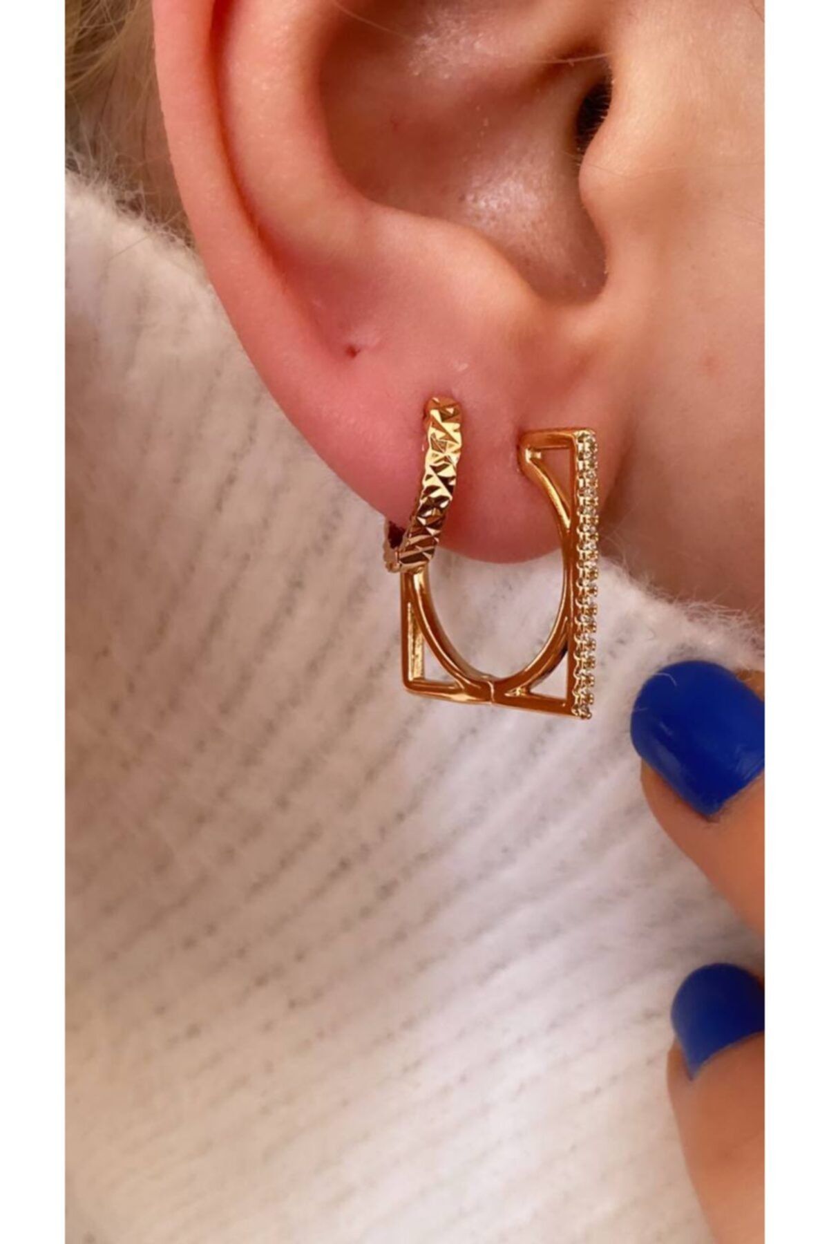 Esmeray Aksesuar Vip Çelik Gold Renk Zirkon Taş Antialerjik Kare Halka Küpe Genişlik 1,5 cm
