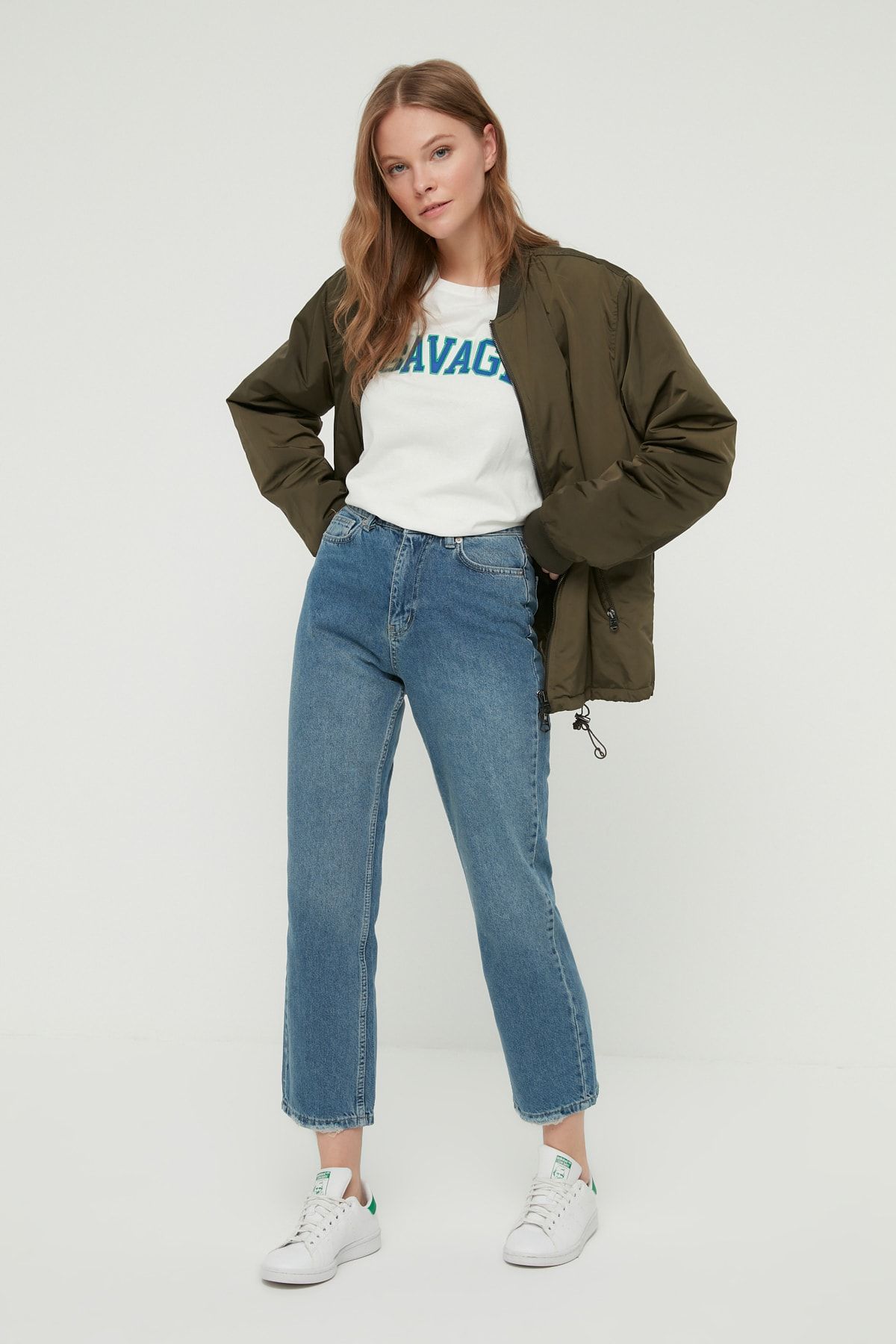 Trendyol Modest Mavi Yüksek Bel Düğme Kapama Mom Fit  Jeans TCTAW22JE1393
