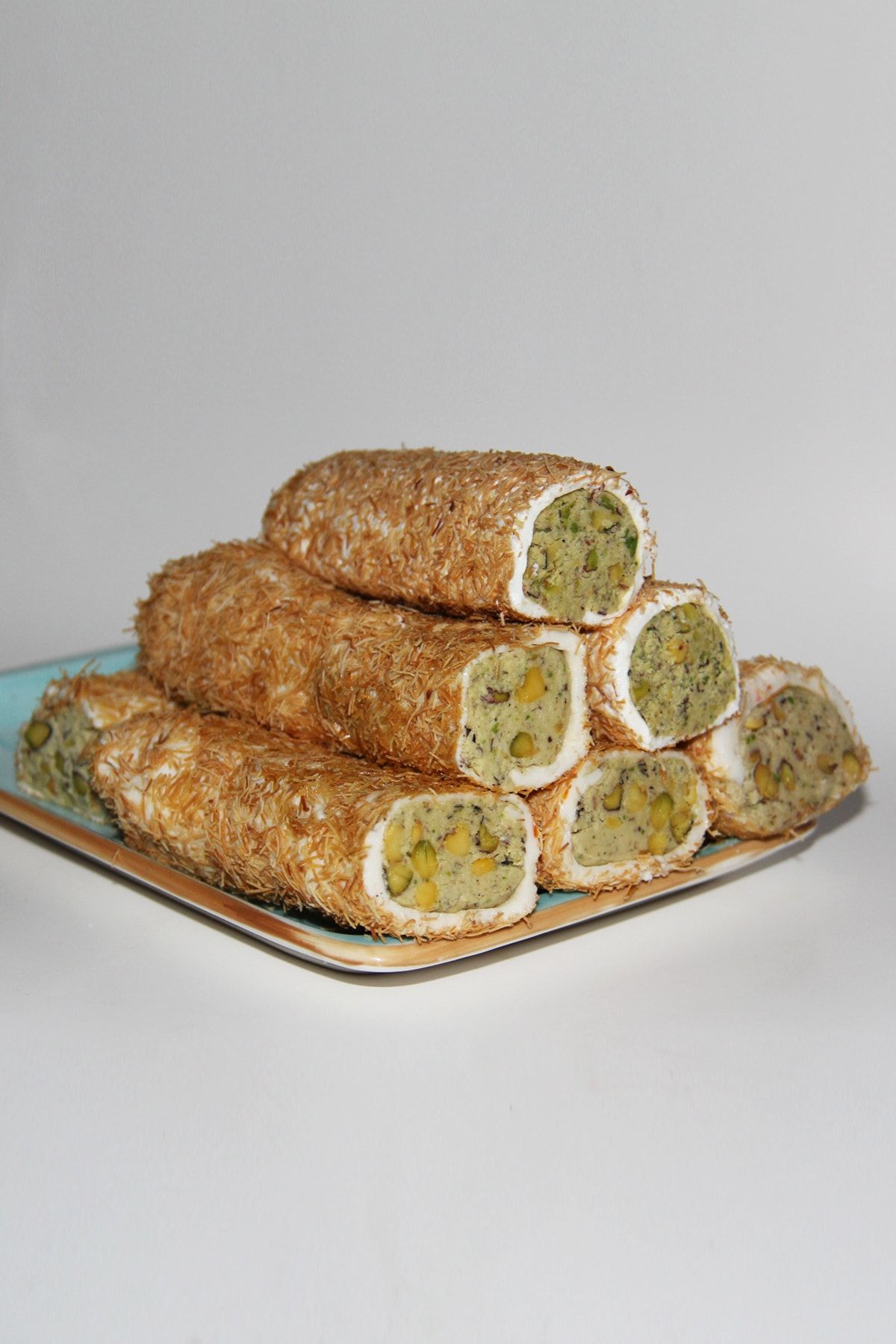 Tarihi Yarımada Kahvecisi Kadayıflı Fıstıklı Sarma Lokum 1 Kg