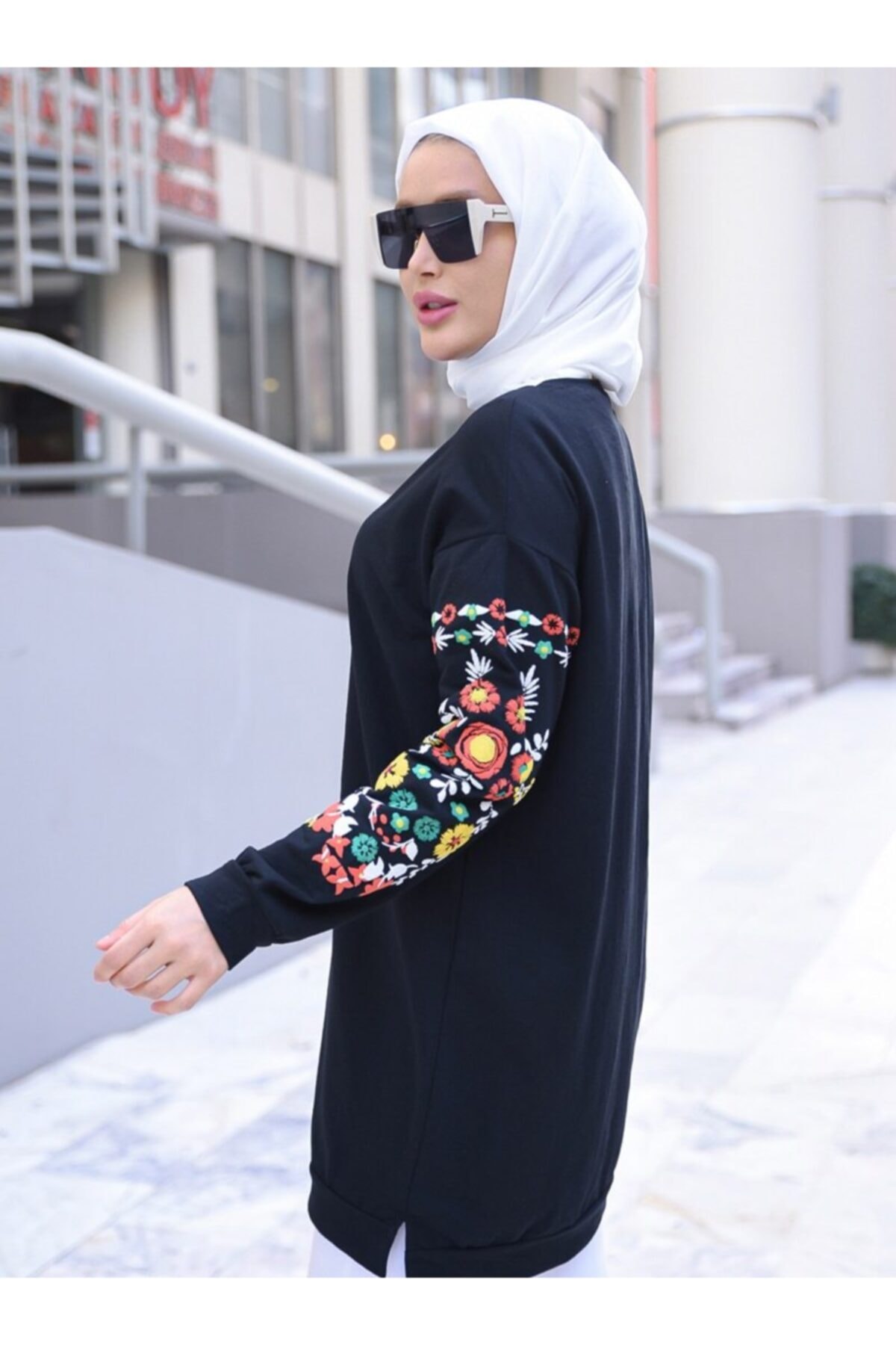 Por La Cara Kadın Kolları Çiçek Desenli Sweatshirt - Siyah -