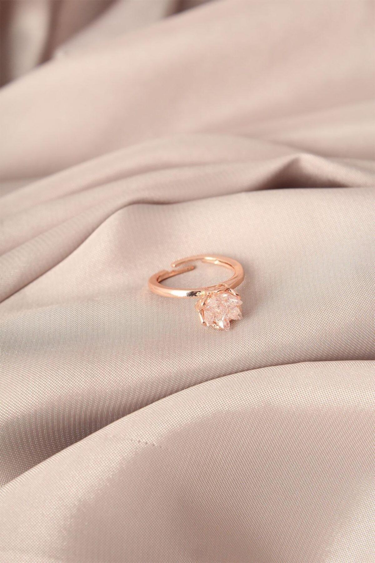 YYA Kadın 14k Rose Altın Kaplama Zirkon Taşlı Beyaz Lotus Çiçeği Yüzük