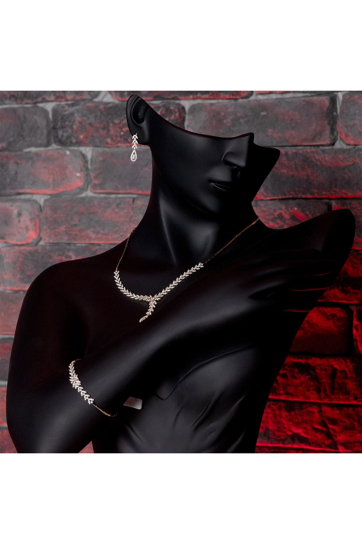 Ada Kuyumculuk 14 Ayar Beyaz Altın Swarovski Kristali Damla Model Düğün Seti