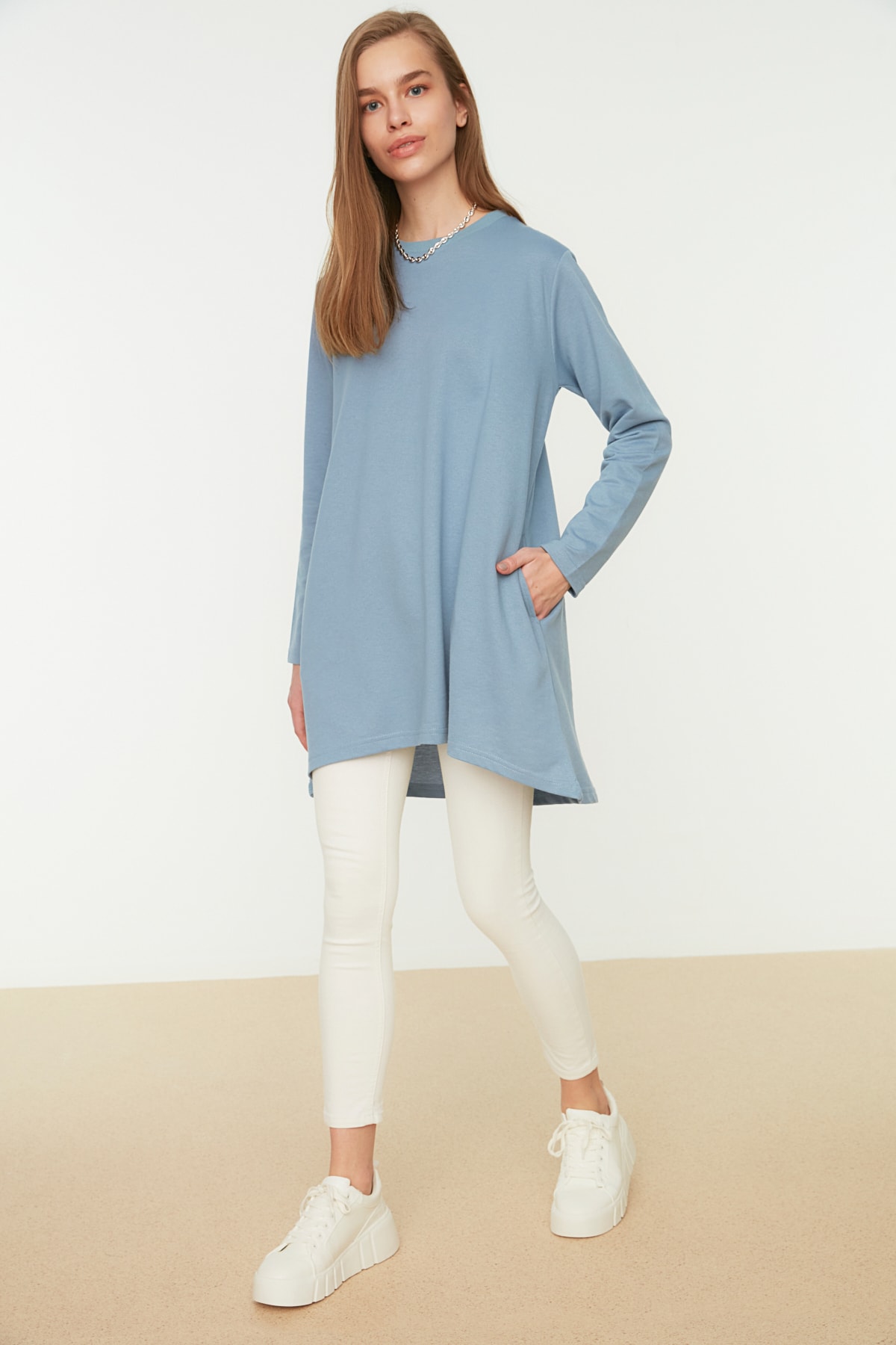 Trendyol Modest Mavi Bisiklet Yaka Cep Detaylı Örme Sweatshirt TCTSS22TW0021