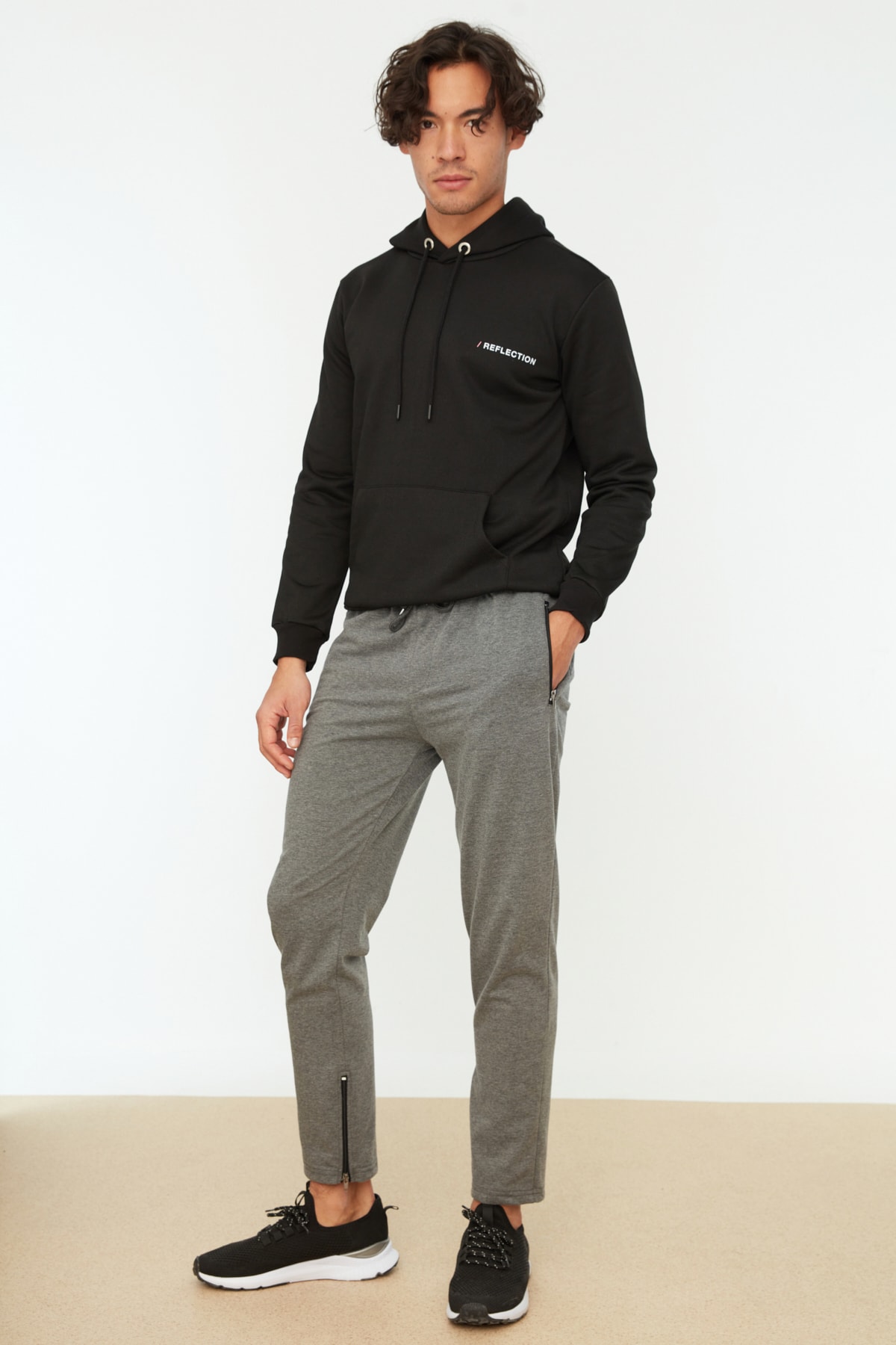 TRENDYOL MAN Antrasit Erkek Regular Fit Paçası Fermuarlı Basic Eşofman Altı TMNSS20EA0041