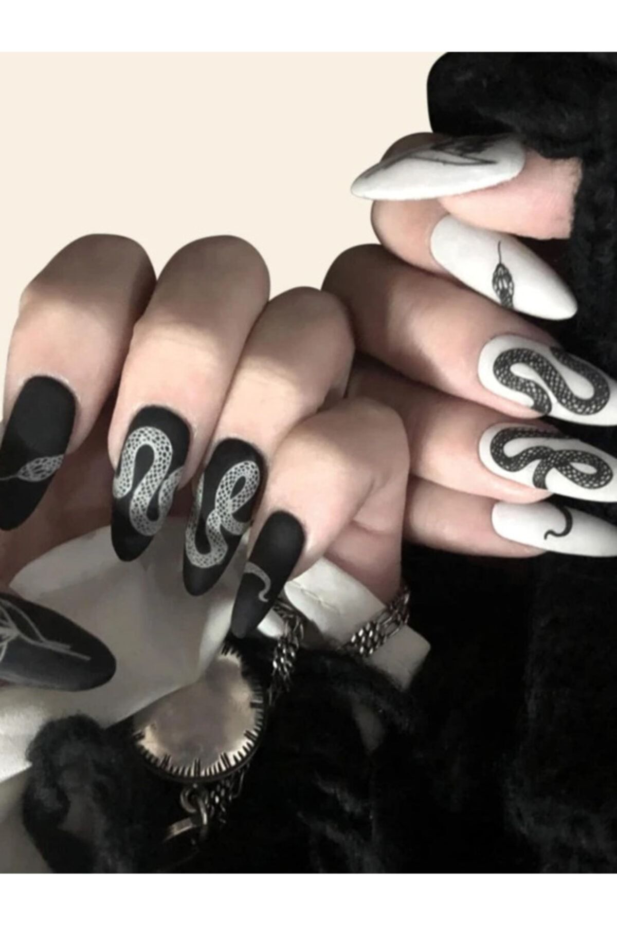 Magic Atlas Siyah Beyaz Mat Desenli Nail Art Takma Tırnak Seti