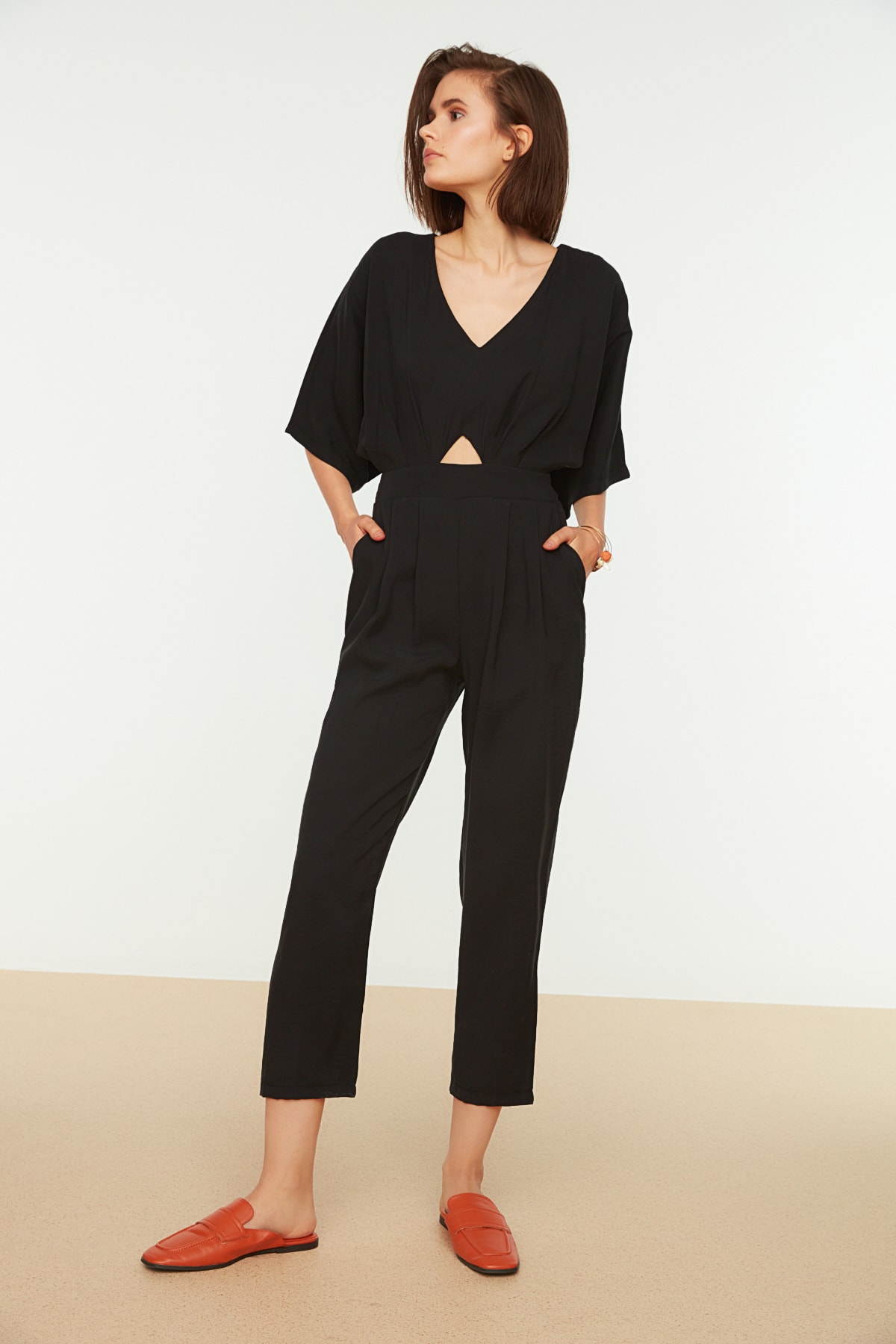 TRENDYOLMİLLA Siyah Cut Out Detaylı Tulum TWOSS20TU0047