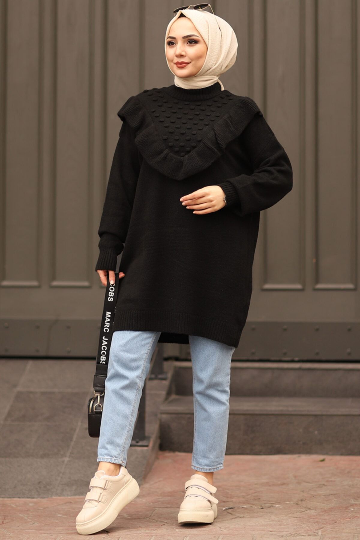 Moda Sahra Göğsü Noktalı Tesettür Kazak Siyah