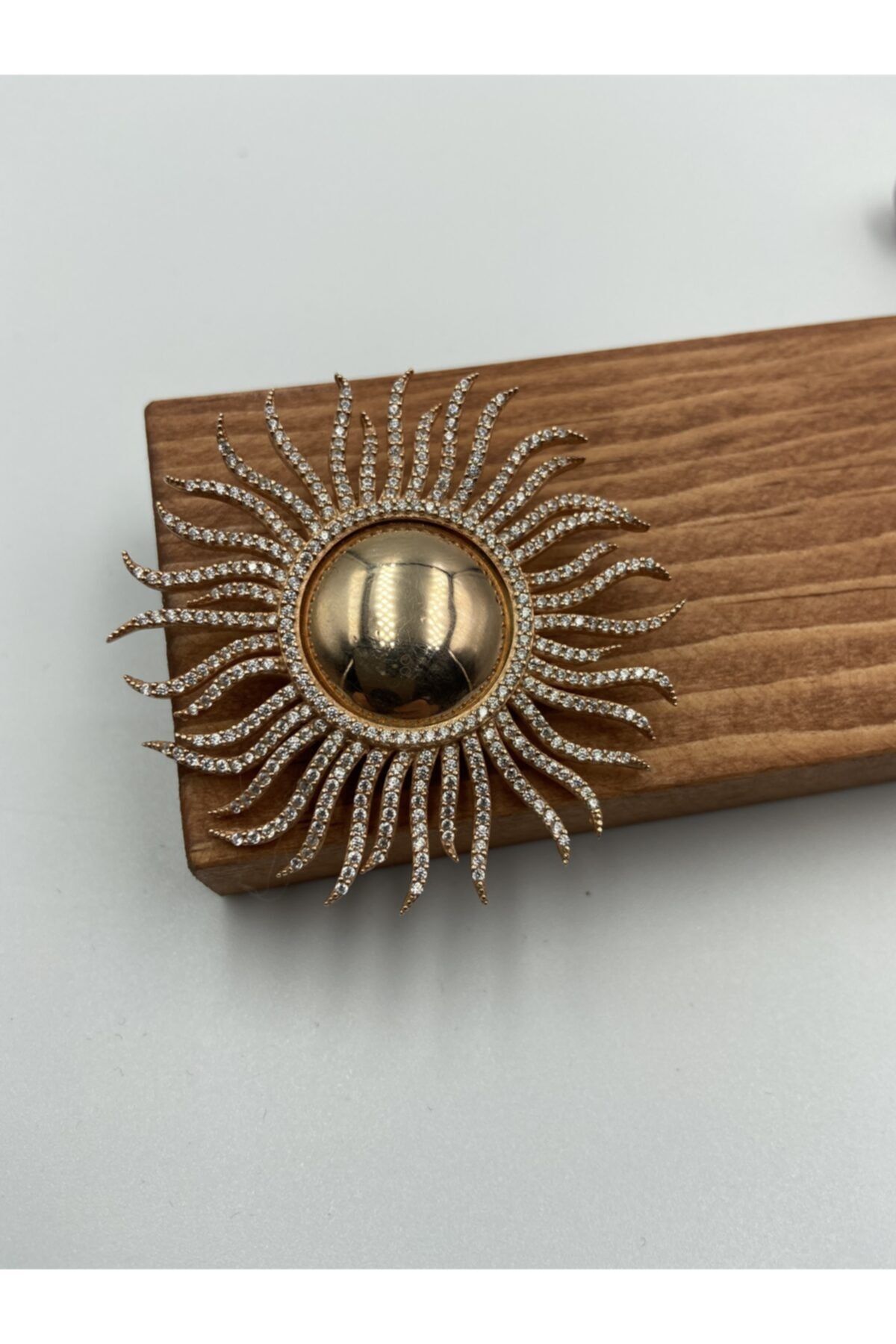 Sare silver Güneş Motifli Rose Kaplamalı Gümüş Göğüs Iğnesi