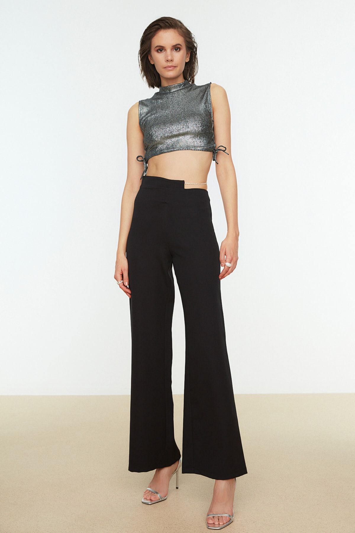 TRENDYOLMİLLA Siyah Aksesuar Detaylı Pantolon TPRSS22PL0110