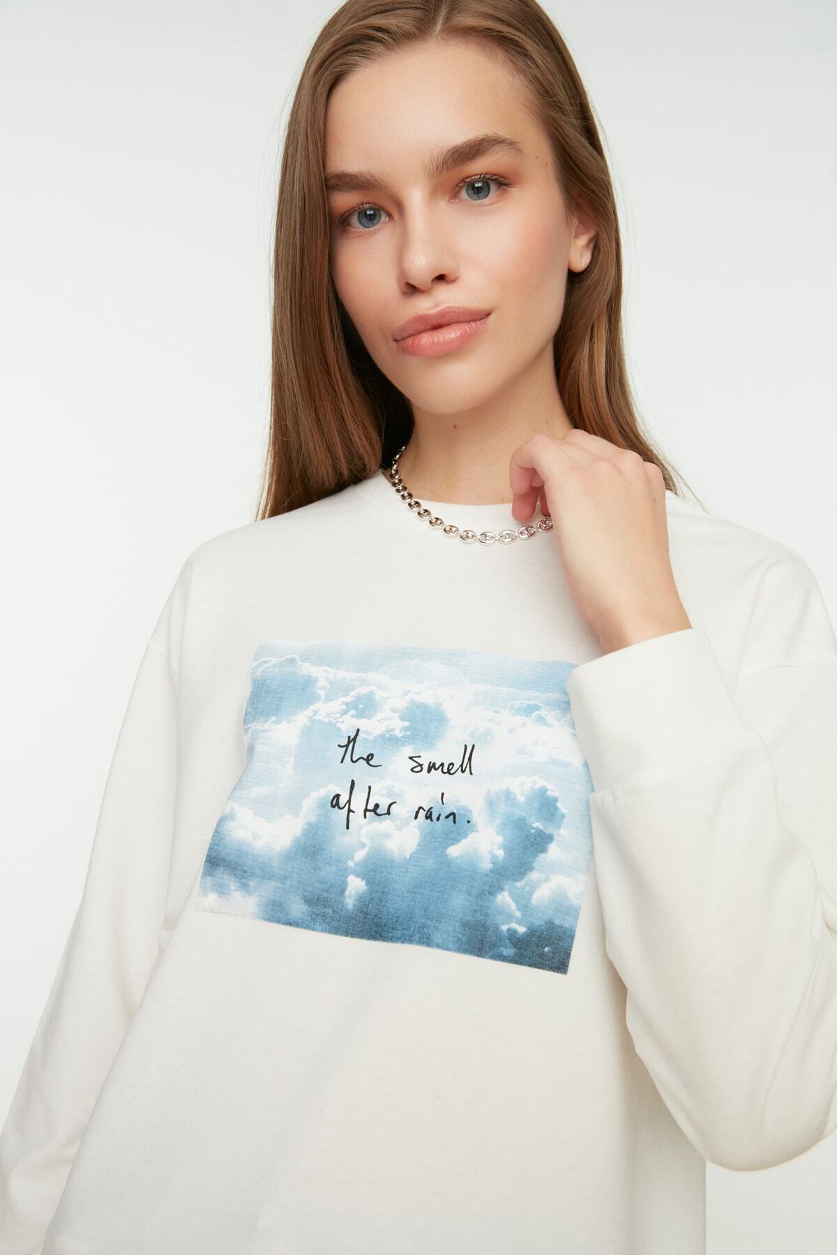 Trendyol Modest Ekru Bisiklet Yaka Baskı Detaylı Örme Sweatshirt TCTSS22TW0019