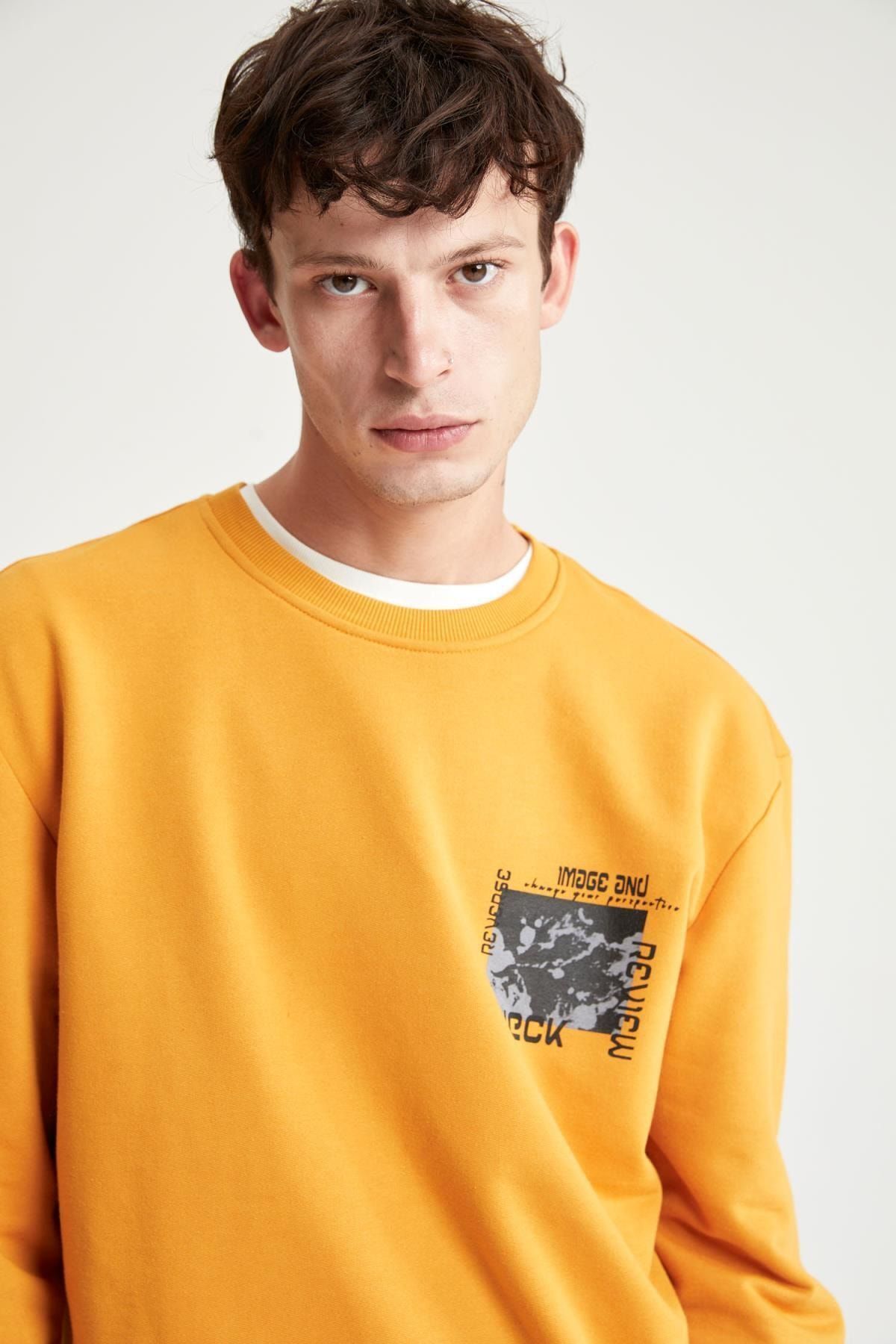 DeFacto Erkek Sarı Long Fit Bisiklet Yaka Slogan Desenli Sweatshirt V2450AZ21AU