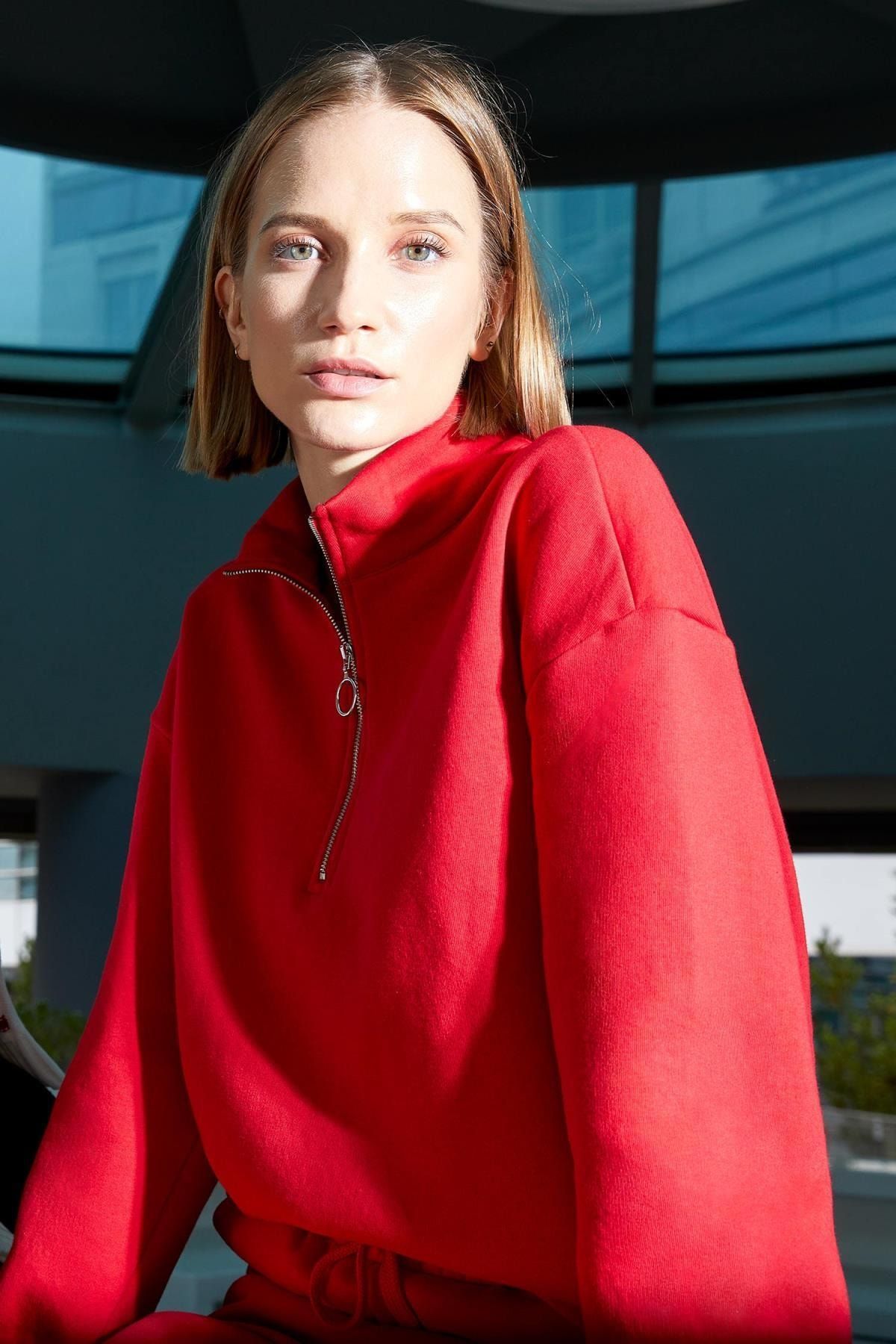 DeFacto Kadın Kırmızı Dik Yaka Fermuarlı İçi Yumuşak Tüylü Oversize Fit Sweatshirt W1430AZ21WN