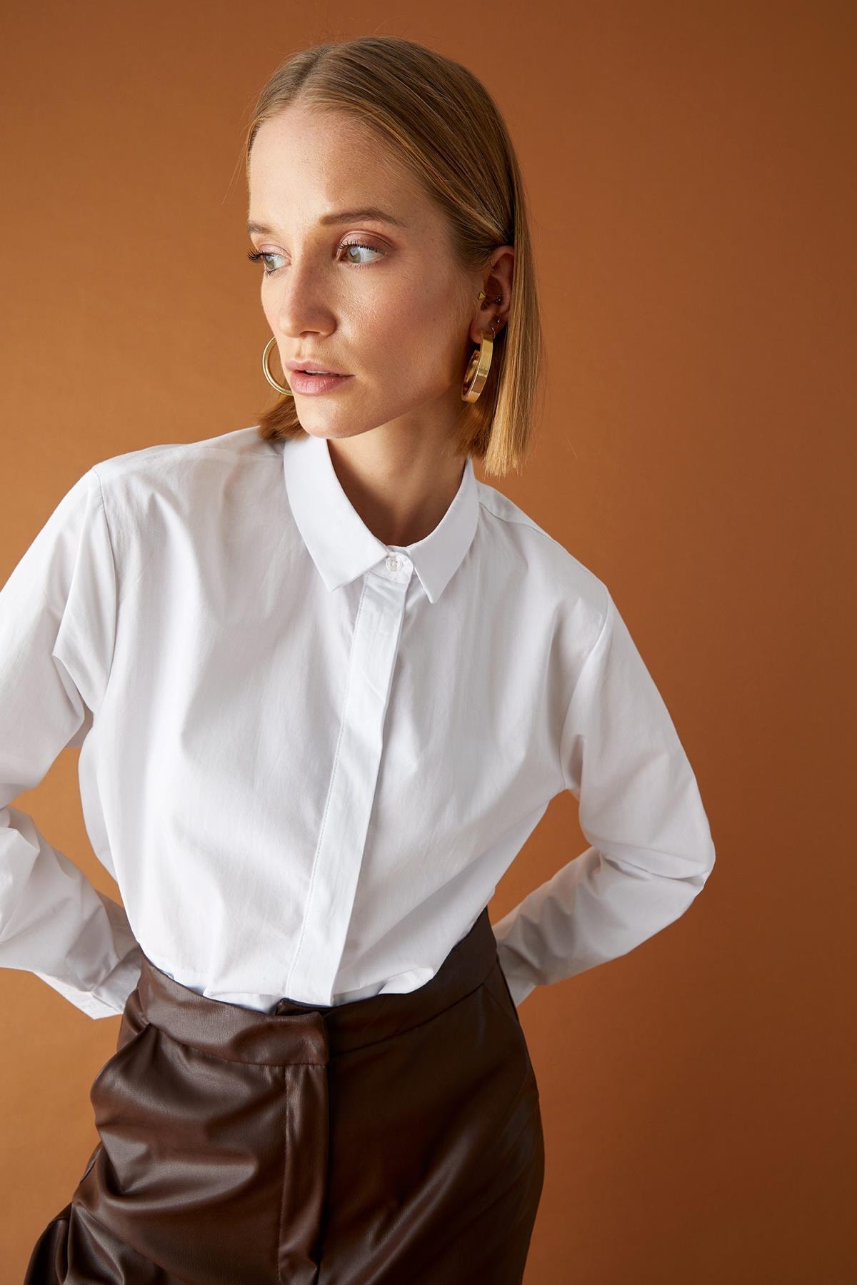 DeFacto Kadın Ekru Basic Oversize Fit Pamuklu Poplin Gömlek V6227AZ21AU